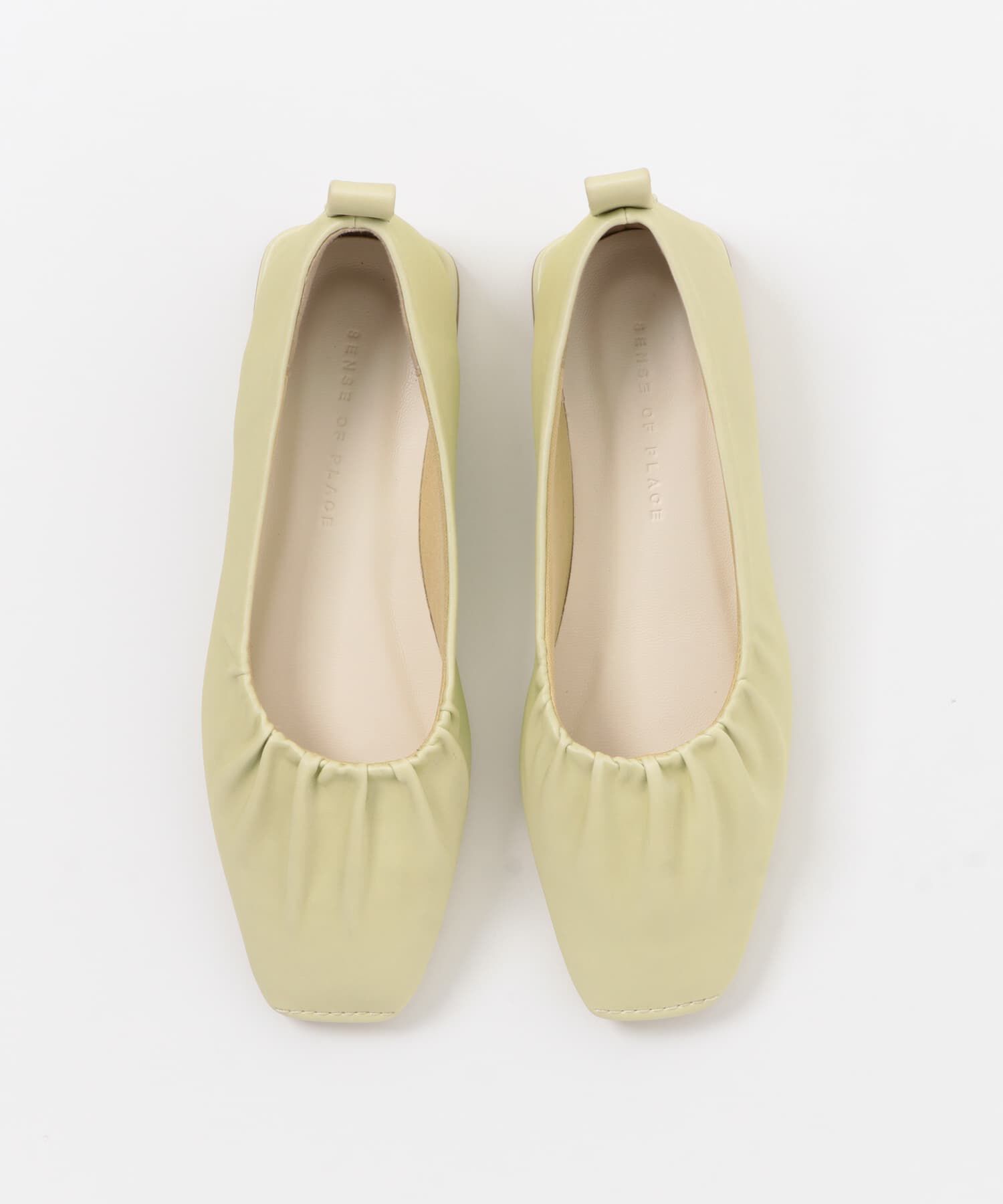 SENSE OF PLACE by URBAN RESEARCH「シャイニーギャザーフラットシューズ」|パンプス|