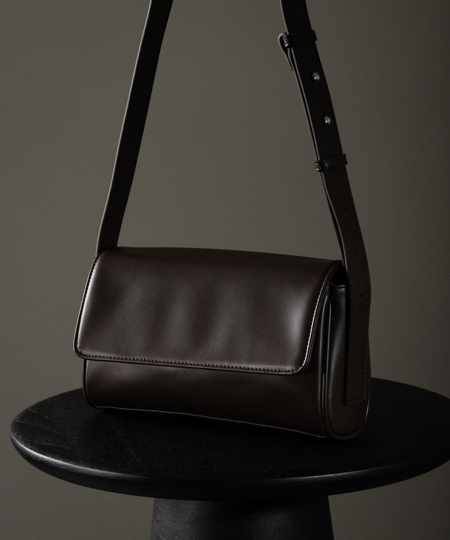 SENSE OF PLACE by URBAN RESEARCH「フラップショルダーバッグ」|ショルダー・メッセンジャー|ブラウン