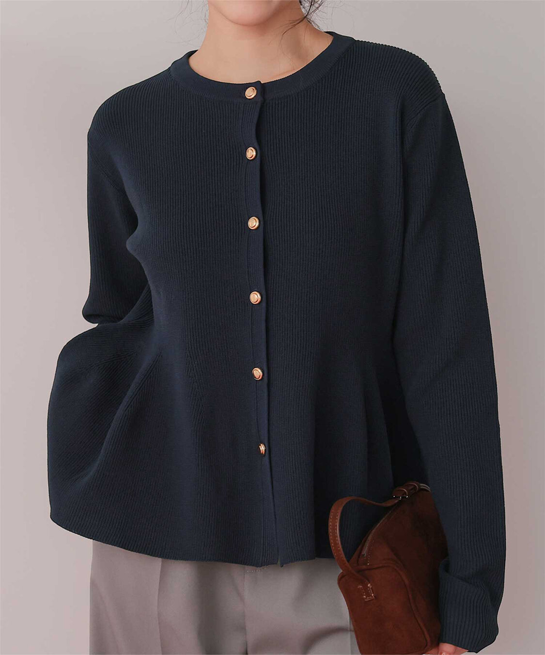 titivate「ゴールド釦ペプラムニットカーディガン」|ニット・セーター|ネイビー