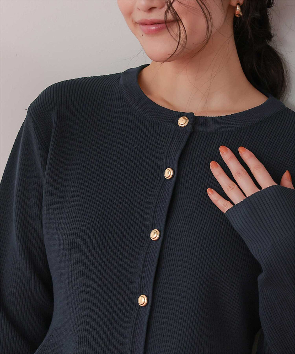 titivate「ゴールド釦ペプラムニットカーディガン」|ニット・セーター|