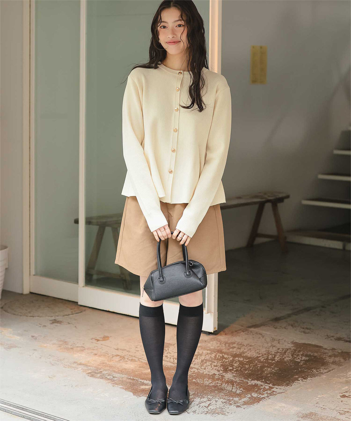 titivate「ゴールド釦ペプラムニットカーディガン」|ニット・セーター|