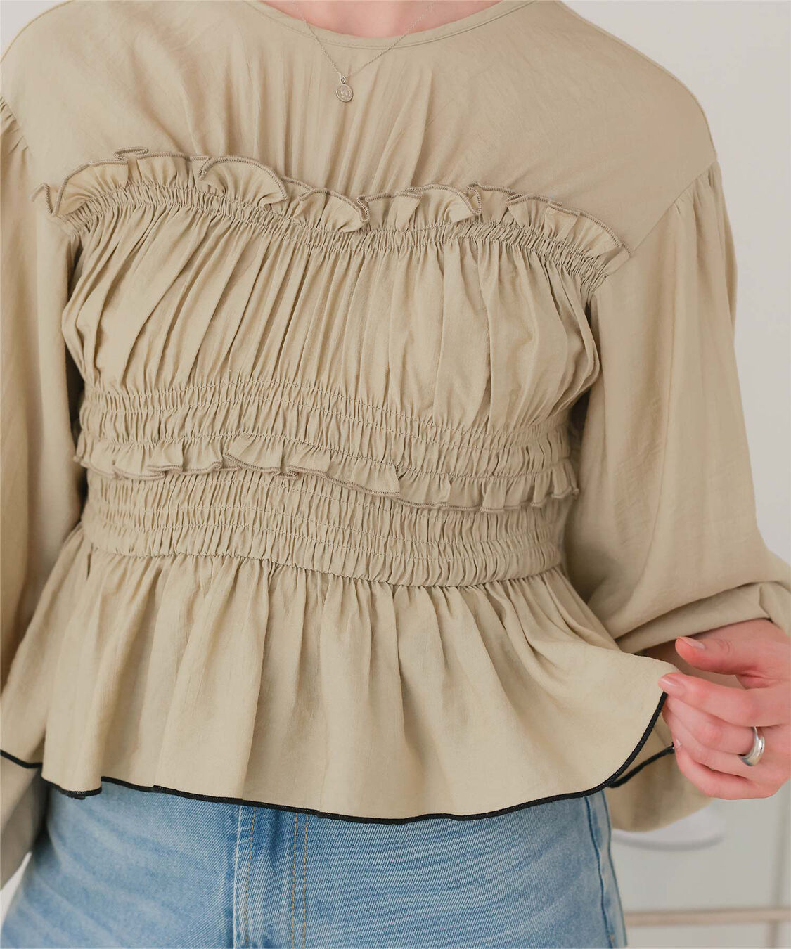 titivate「【赤埴奈津子さんコラボアイテム】シャーリングデザイントップス」|シャツ・ブラウス|