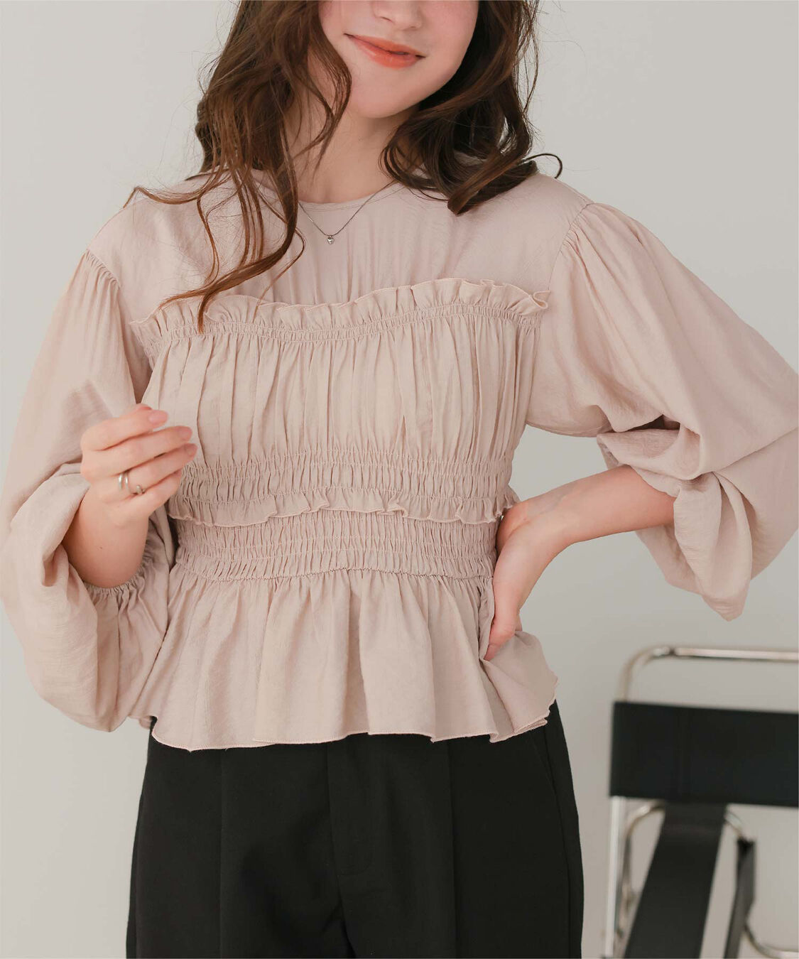 titivate「【赤埴奈津子さんコラボアイテム】シャーリングデザイントップス」|シャツ・ブラウス|ピンク