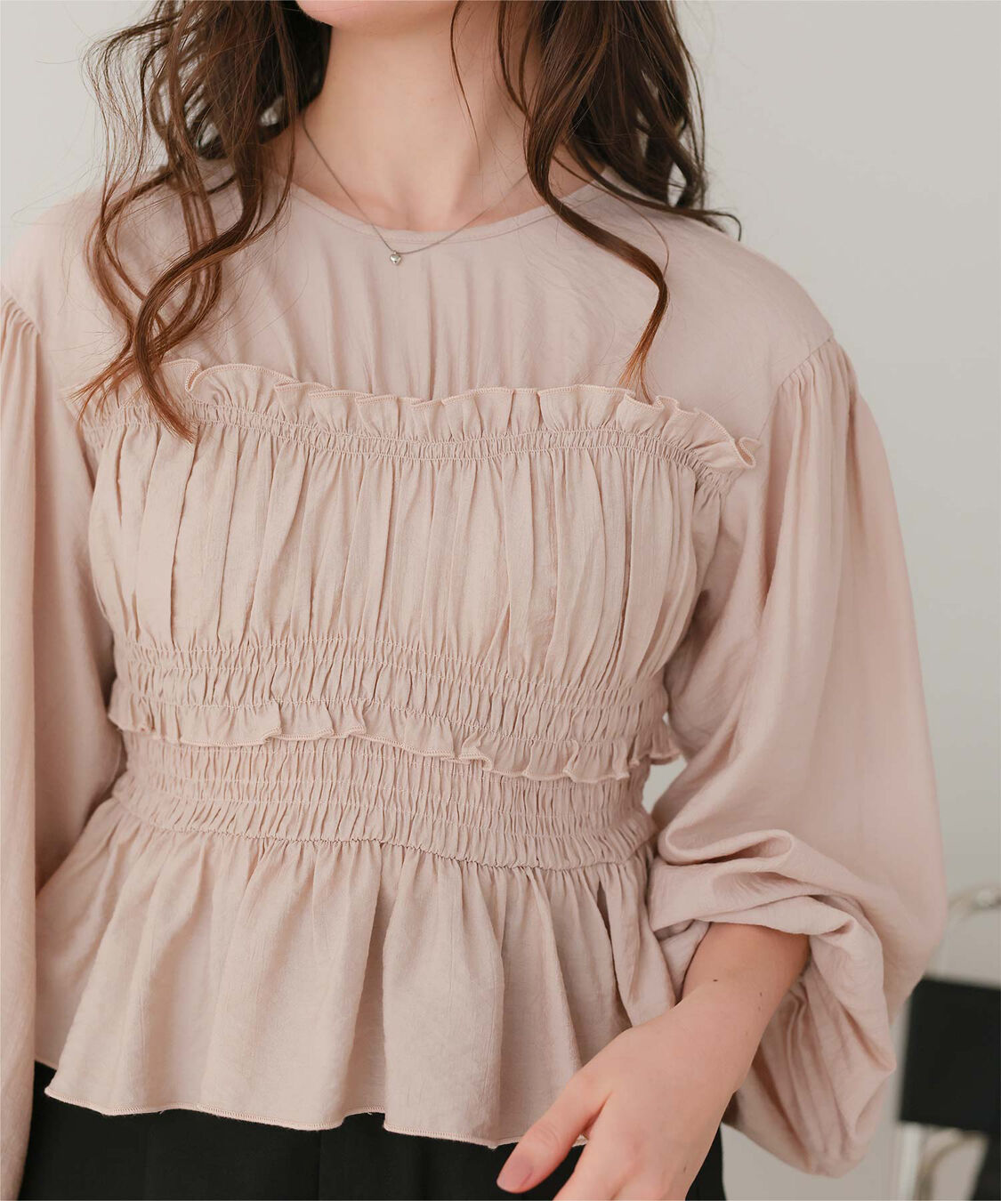 titivate「【赤埴奈津子さんコラボアイテム】シャーリングデザイントップス」|シャツ・ブラウス|