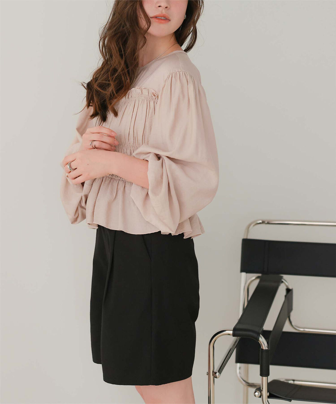 titivate「【赤埴奈津子さんコラボアイテム】シャーリングデザイントップス」|シャツ・ブラウス|