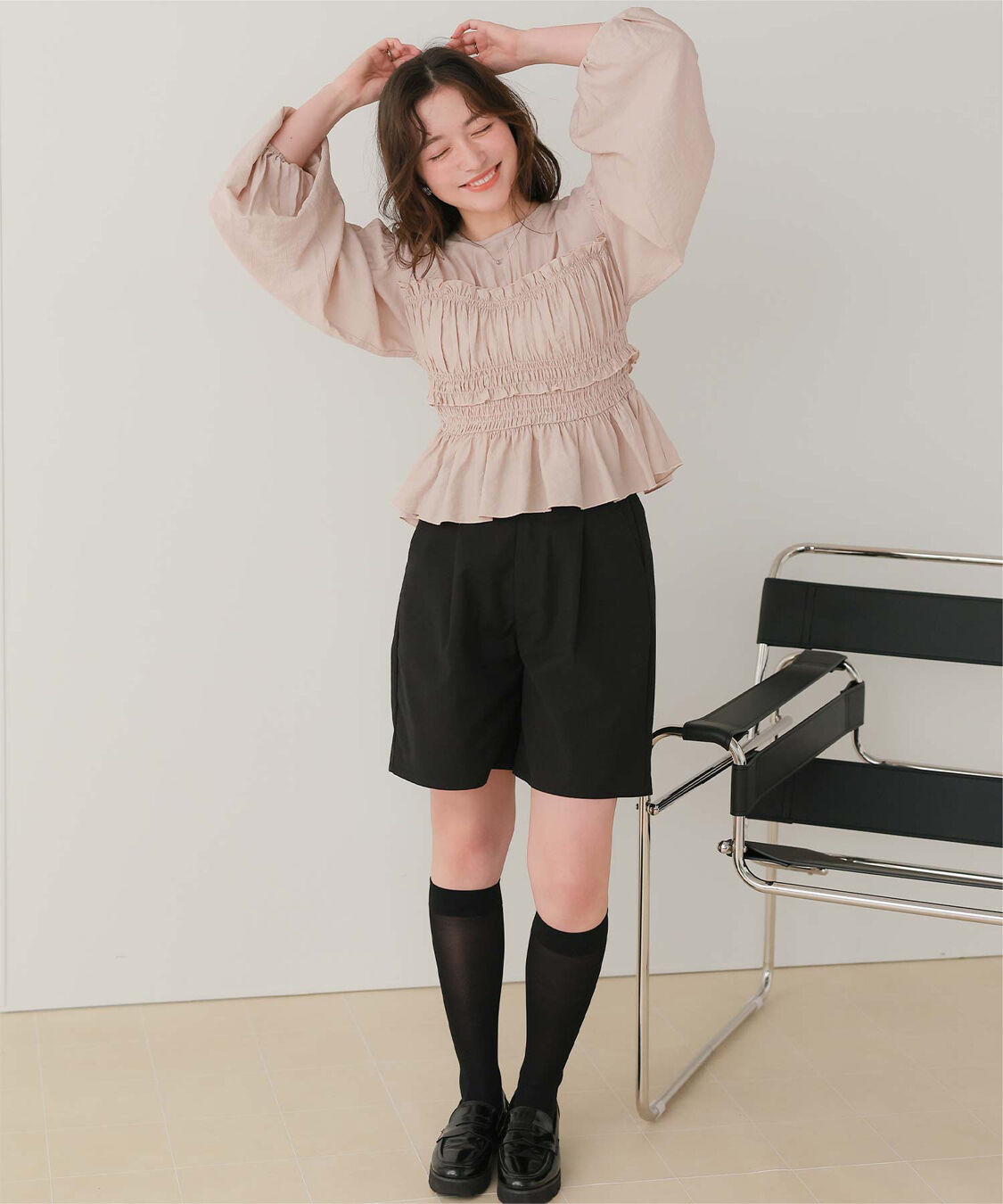 titivate「【赤埴奈津子さんコラボアイテム】シャーリングデザイントップス」|シャツ・ブラウス|