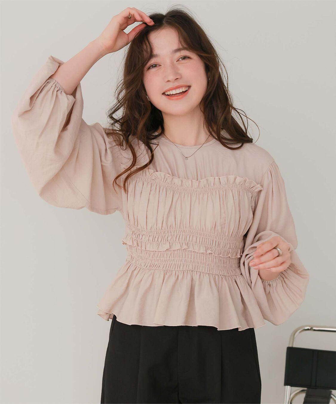 titivate「【赤埴奈津子さんコラボアイテム】シャーリングデザイントップス」|シャツ・ブラウス|