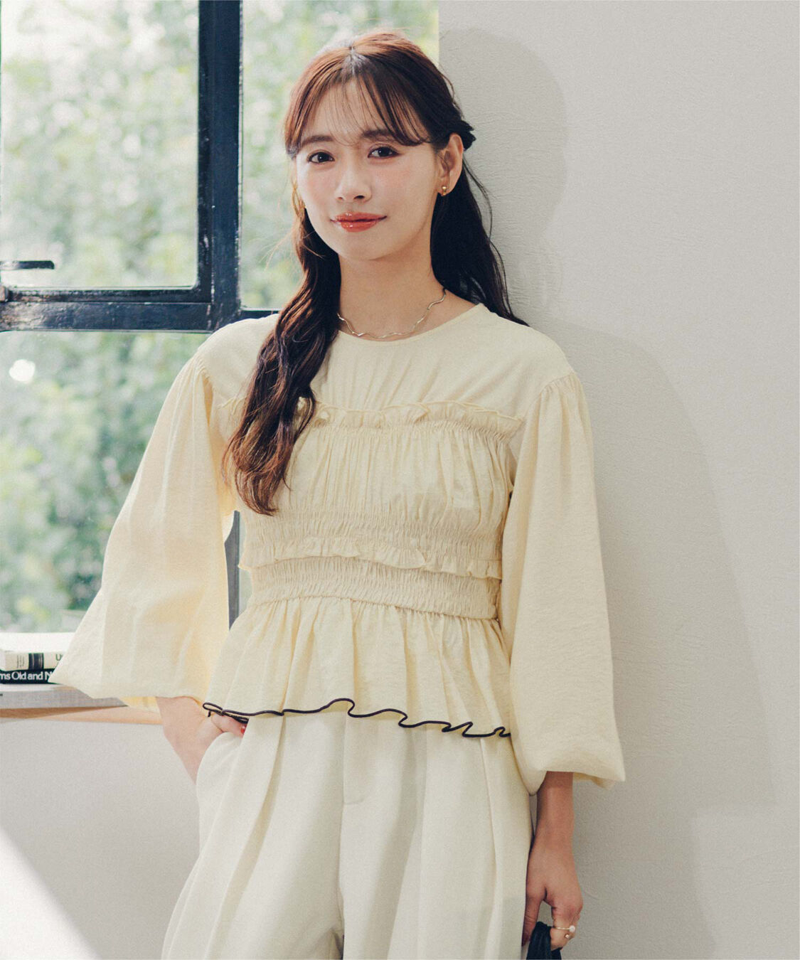 titivate「【赤埴奈津子さんコラボアイテム】シャーリングデザイントップス」|シャツ・ブラウス|アイボリー