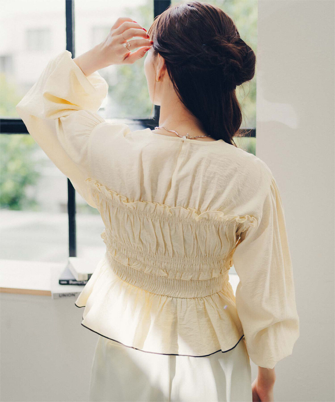 titivate「【赤埴奈津子さんコラボアイテム】シャーリングデザイントップス」|シャツ・ブラウス|