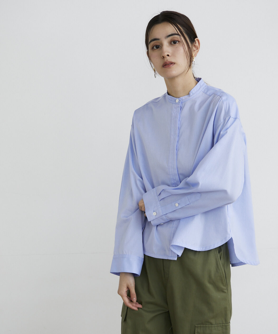 INED「ショート丈バンドカラーシャツ」|シャツ・ブラウス|