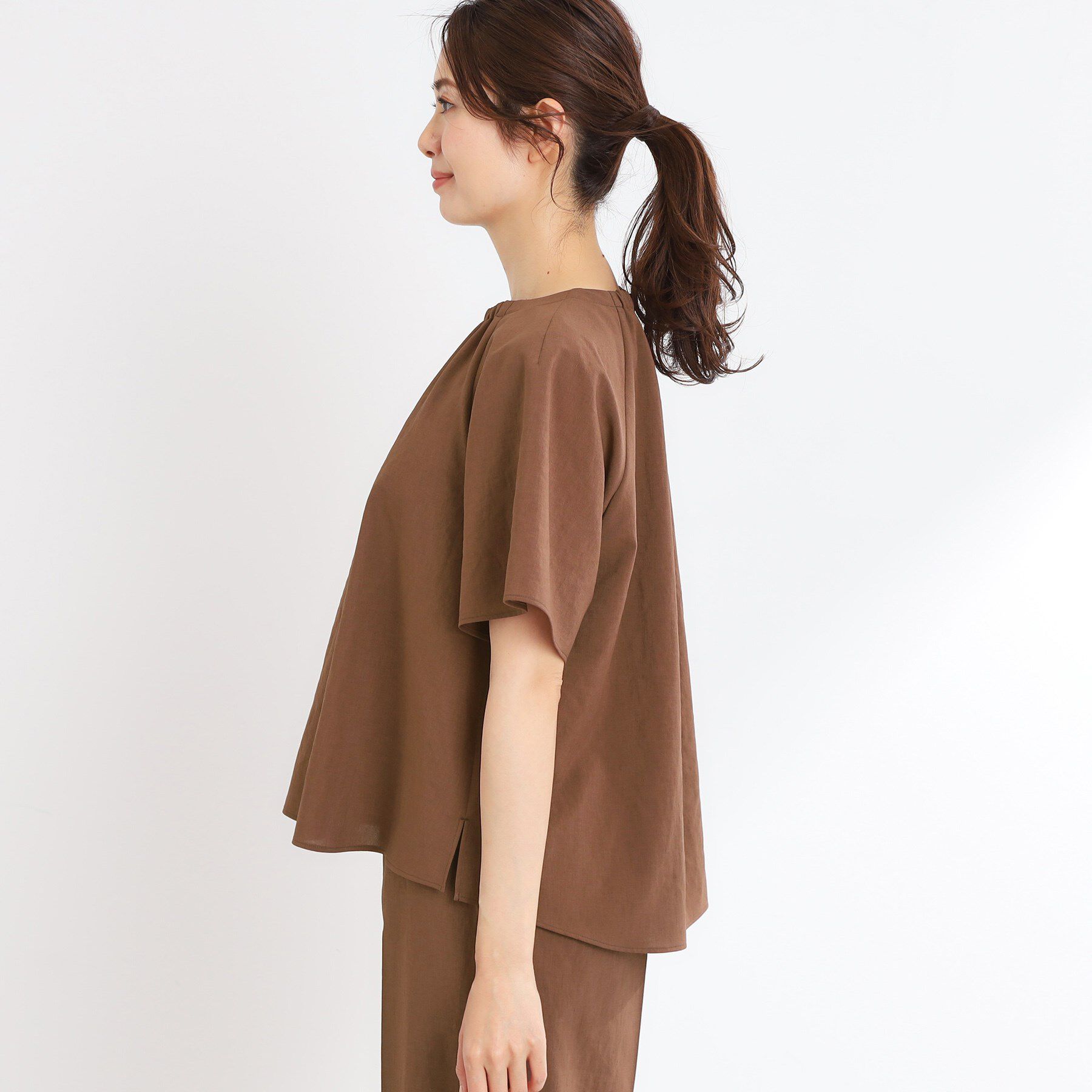 Reflect「【マシンウォッシュ可／セットアップ可／通勤におすすめ】ネックギャザータックブラウス」|シャツ・ブラウス|