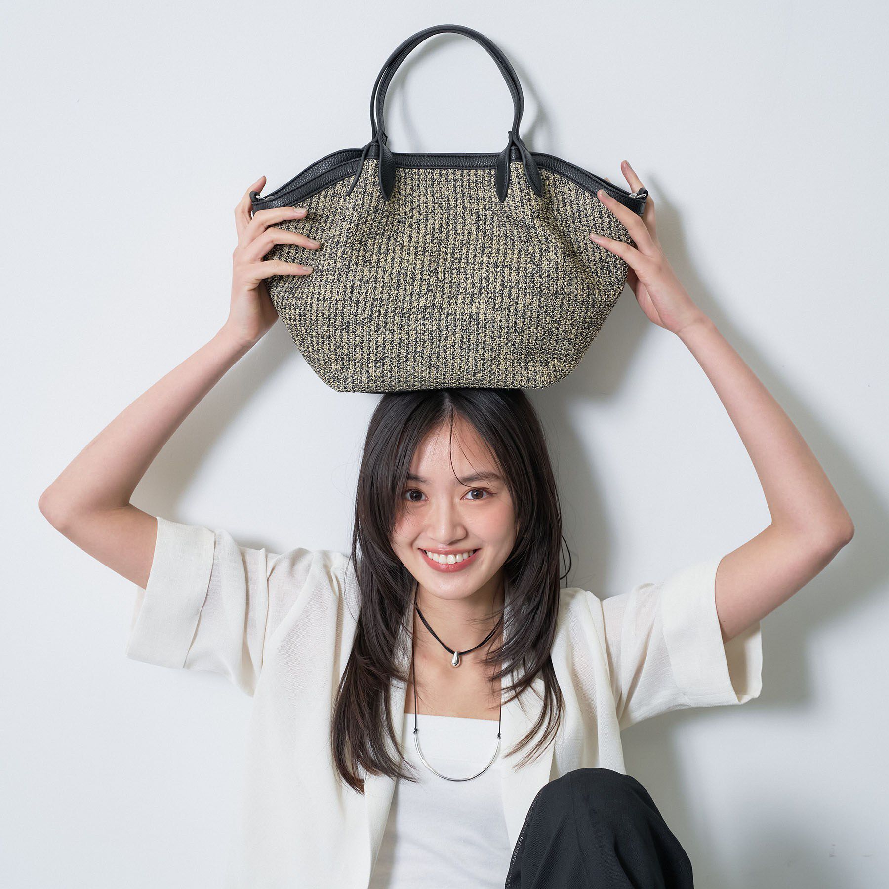 INDIVI「【2WAY】ペーパーミドルバッグ」|トートバッグ|ブラック(519)