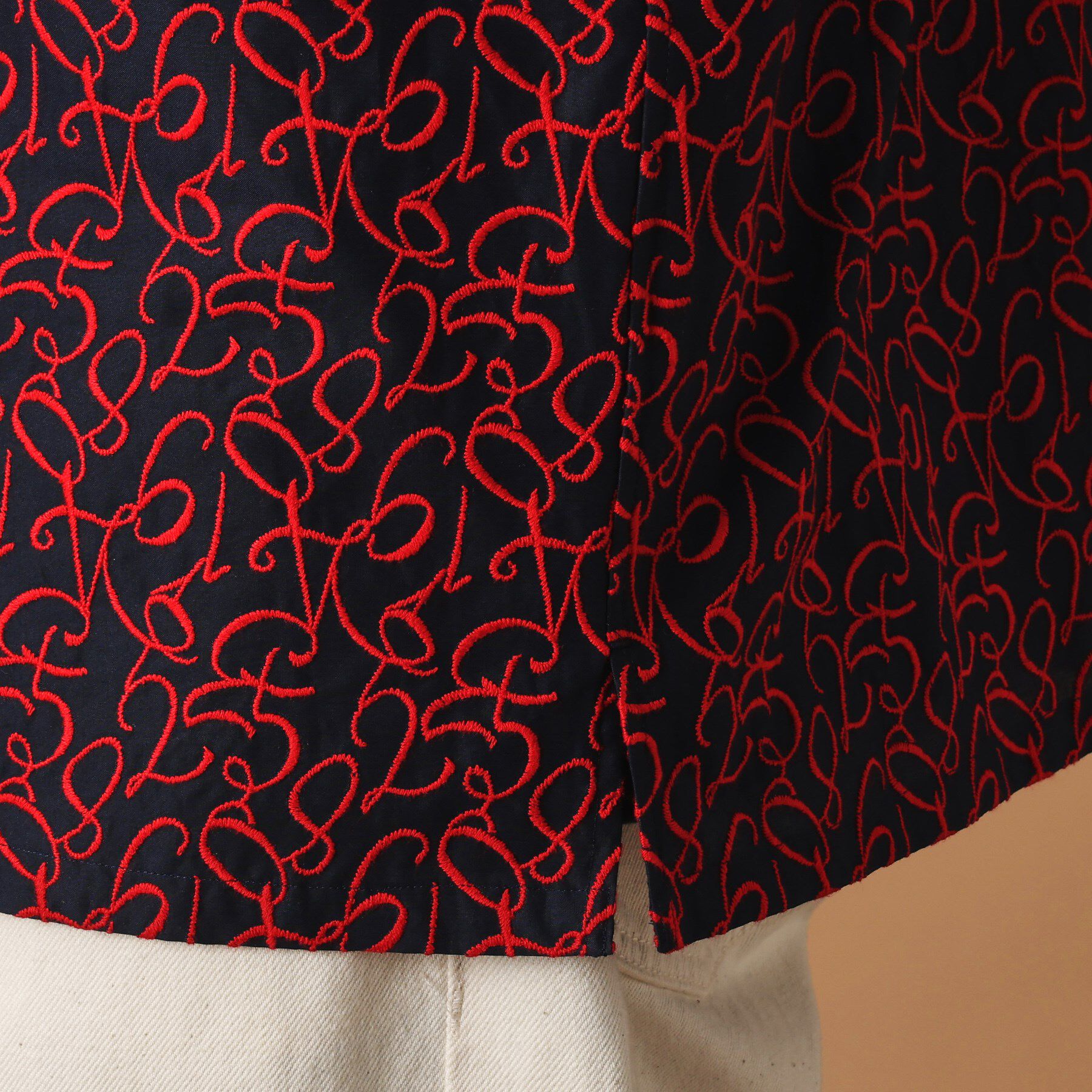 40CARATS&525「数字エンブロイダリー半袖シャツ」|シャツ・ブラウス|