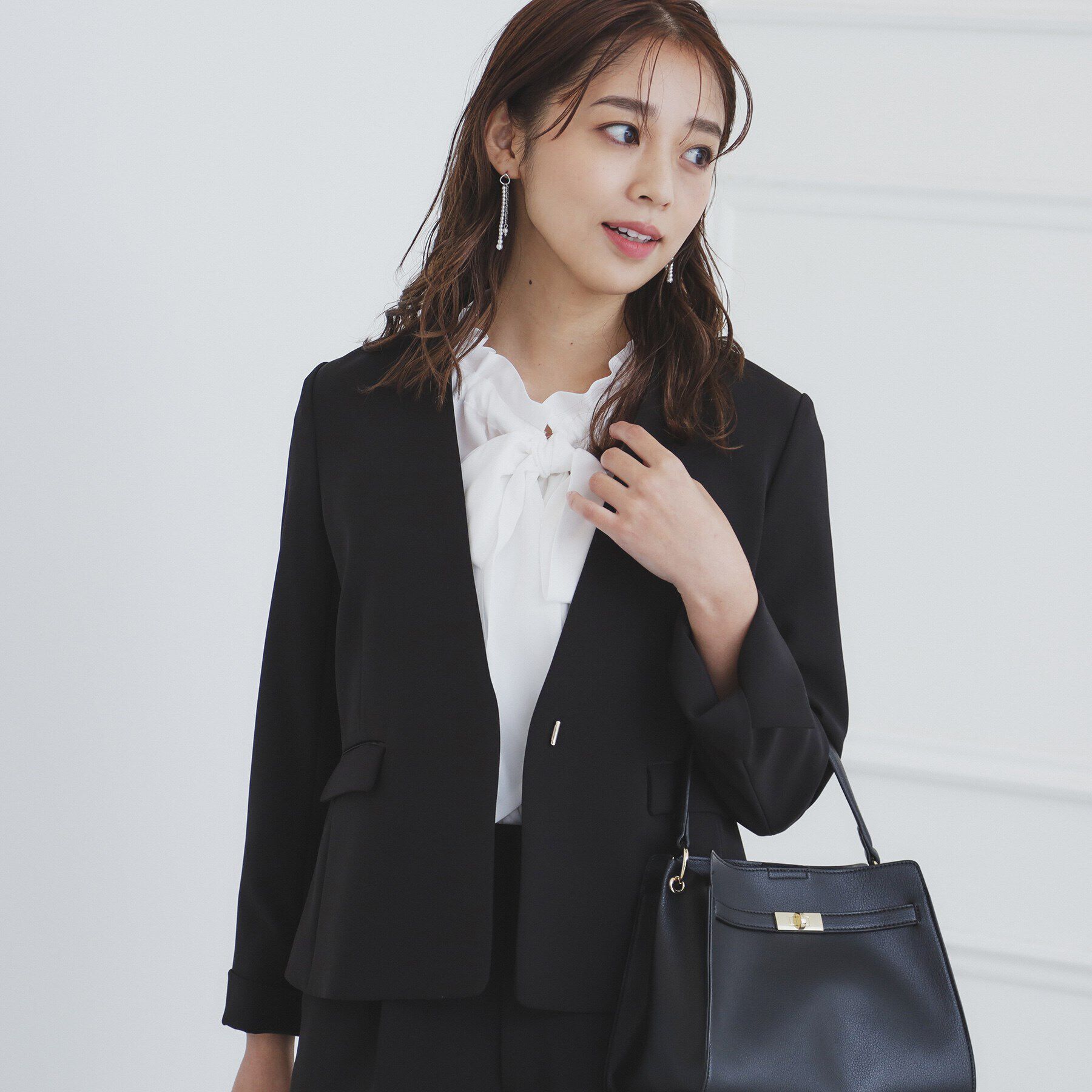 index「《通勤・セレモニー/セットアップ対応》多機能ノーカラージャケット【洗濯機洗い可/防シワ/抗ピル/スト」|ノーカラージャケット|ブラック(819)