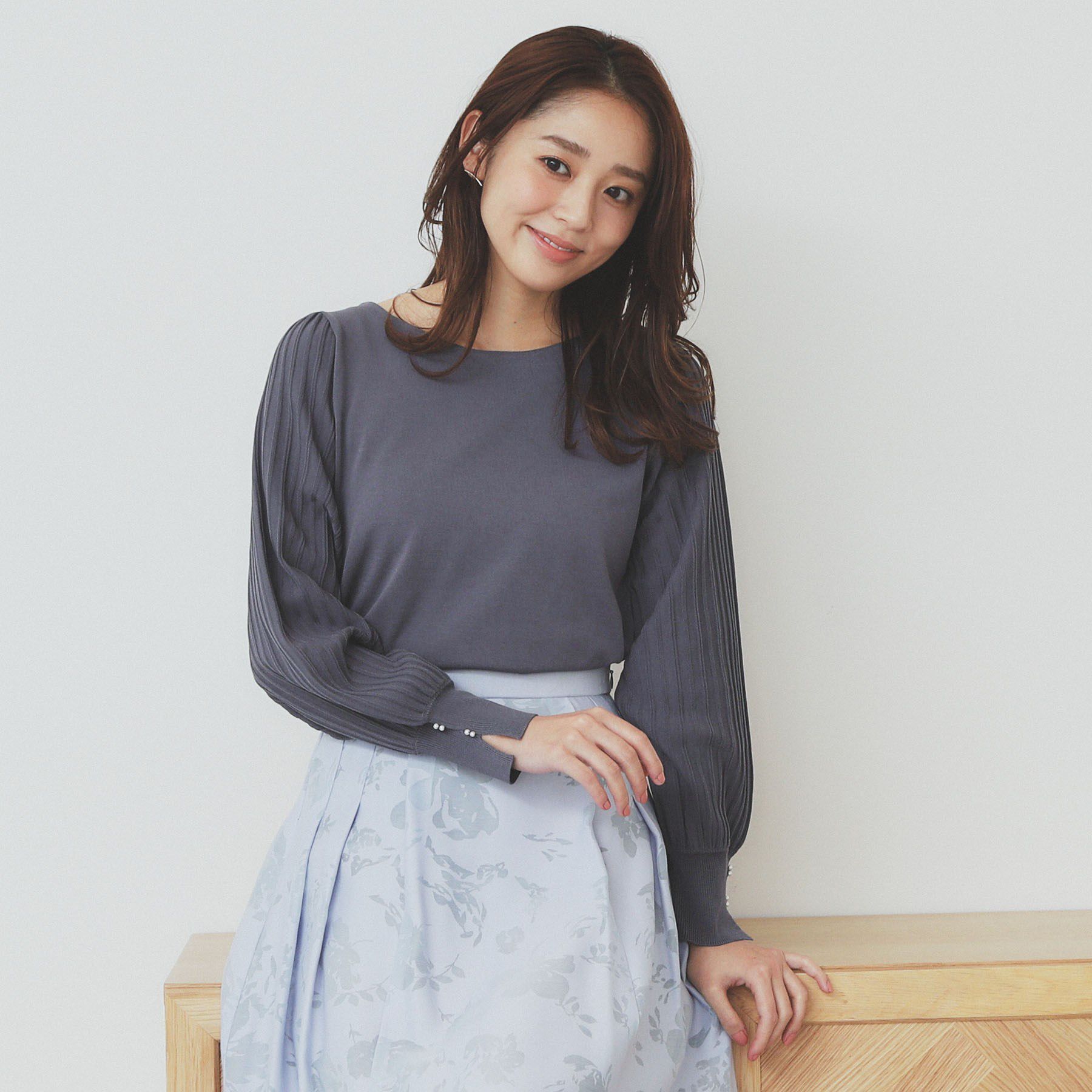 index「プリーツスリーブボートネックニット【洗濯機洗い可】」|ニット・セーター|チャコールグレー(0