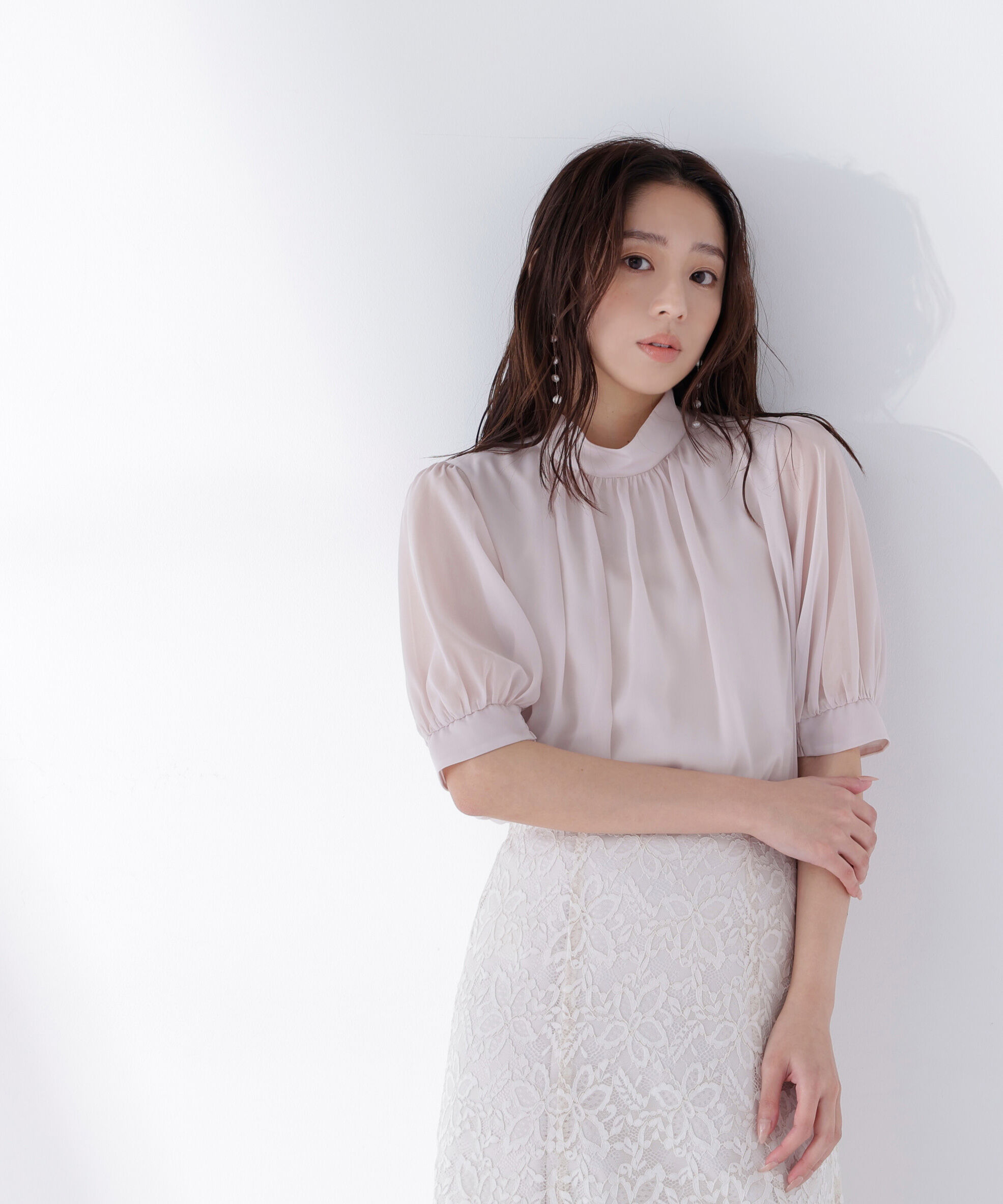  「ハイネックシアースリーブブラウス半袖」|シャツ・ブラウス|ピンクベージ