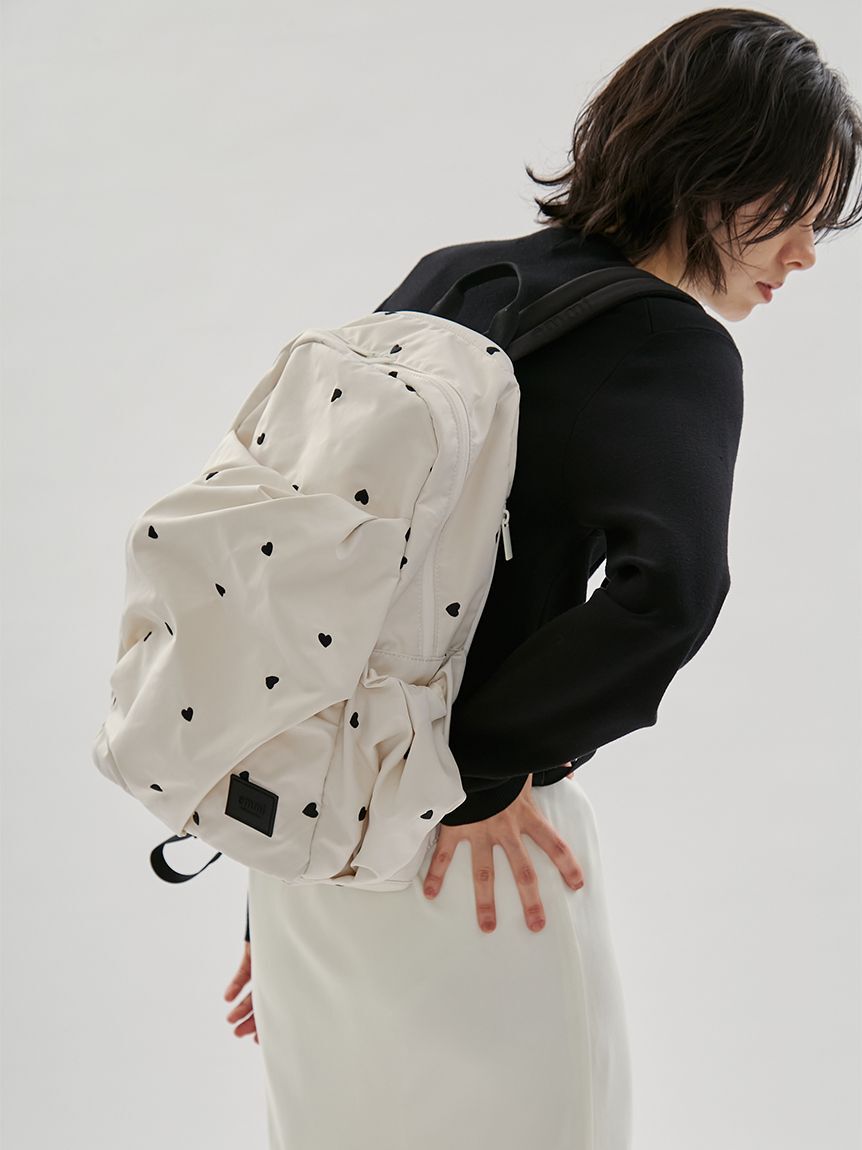 emmi atelier「【HEART】 【USAGI ONLINE・ZOZO限定カラーあり】eco ハートギャザーボディーバックパック/撥水」|リュック|