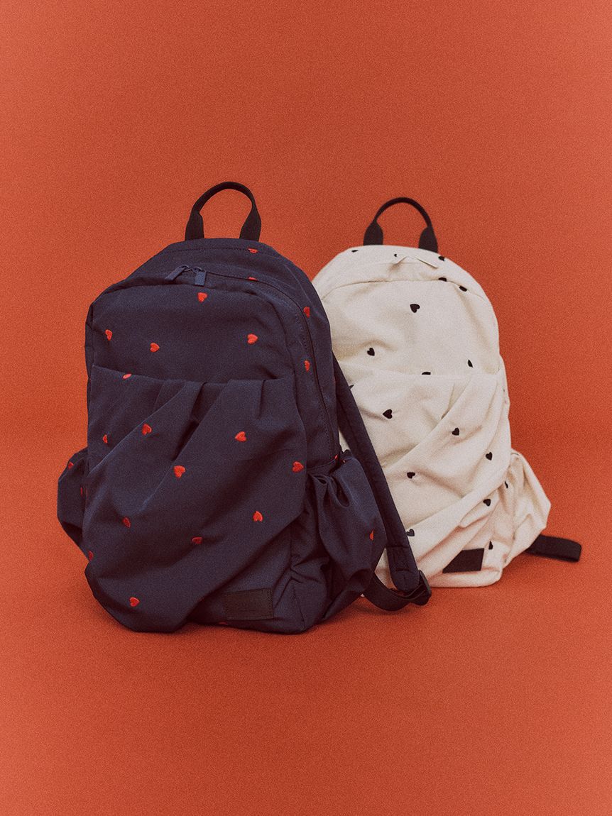 emmi atelier「【HEART】 【USAGI ONLINE・ZOZO限定カラーあり】eco ハートギャザーボディーバックパック/撥水」|リュック|
