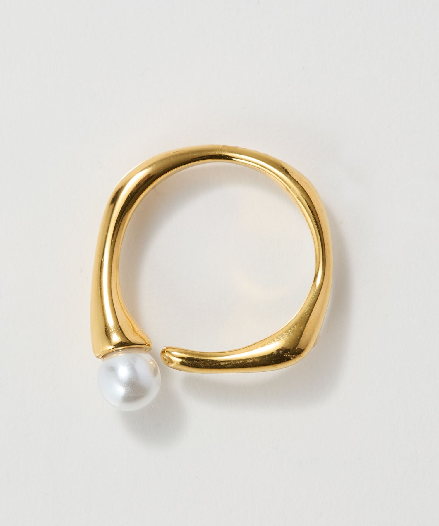 Phoebe「≪雑誌掲載≫【金属アレルギー対応】ラスターフレームパールカフリング　ゴールド/ステンレス」|リング|