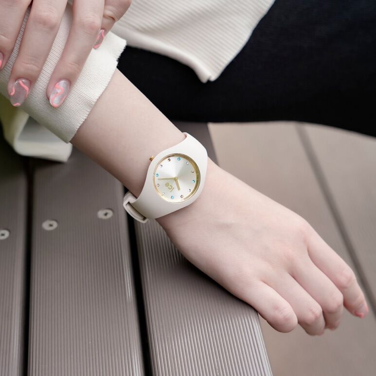 ICE-WATCH「〈ICE-WATCH(ｱｲｽｳｫｯﾁ)〉ICE cosmos ﾊﾞﾆﾗ ｽﾓｰﾙﾌﾟﾗｽ」|腕時計|WHITE