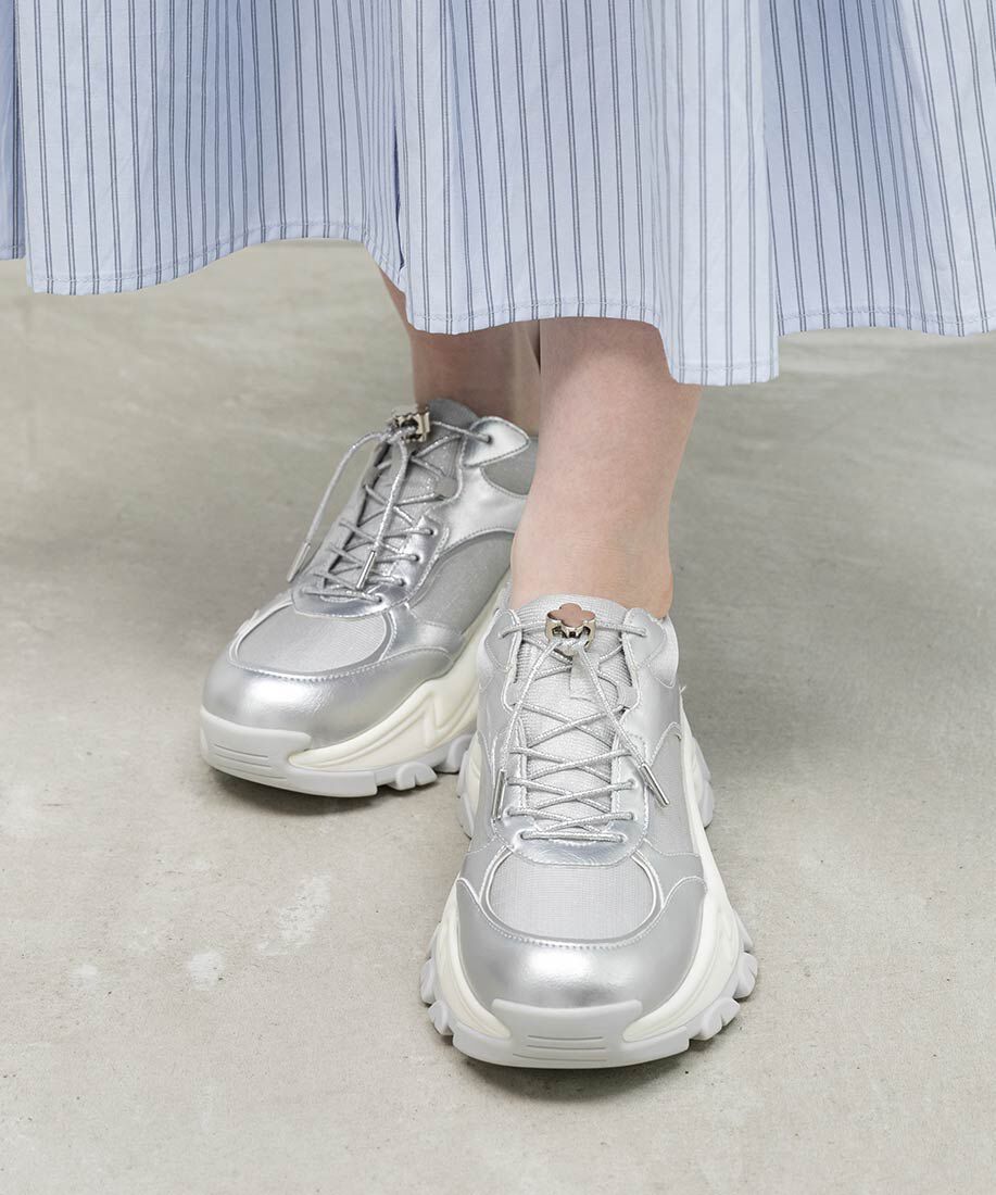  「フラワーパーツドローコードスニーカー」|スニーカー|