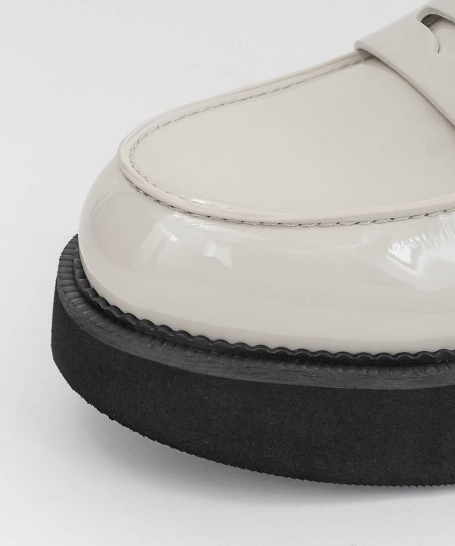  「モノグラムエンボスラウンドトゥローファー」|ローファー|