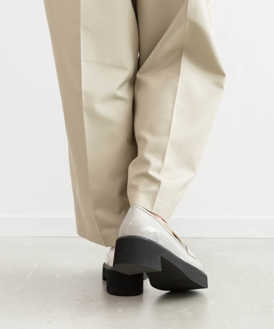  「モノグラムエンボスラウンドトゥローファー」|ローファー|