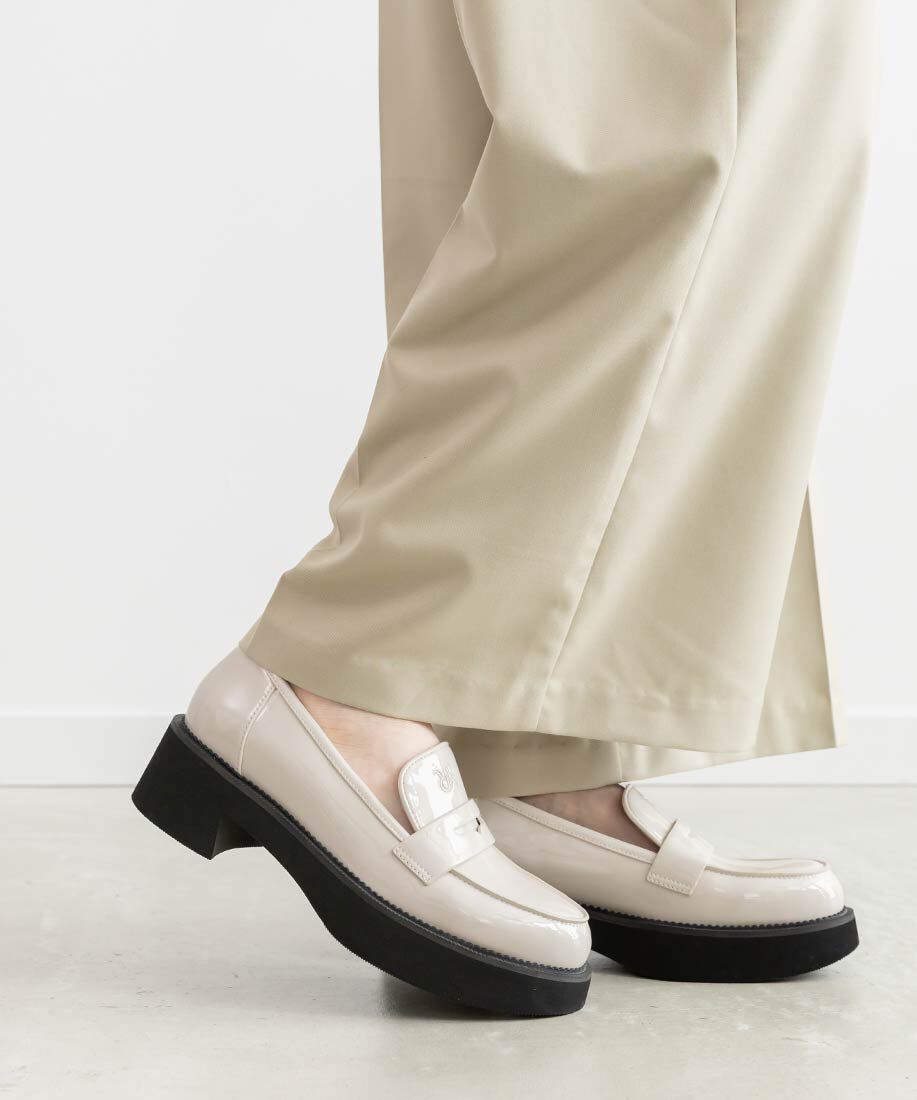  「モノグラムエンボスラウンドトゥローファー」|ローファー|