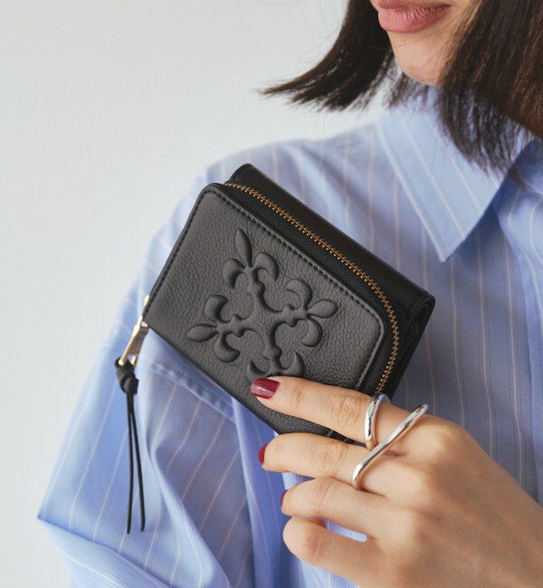  「エンボスモノグラム三つ折りウォレット」|財布|