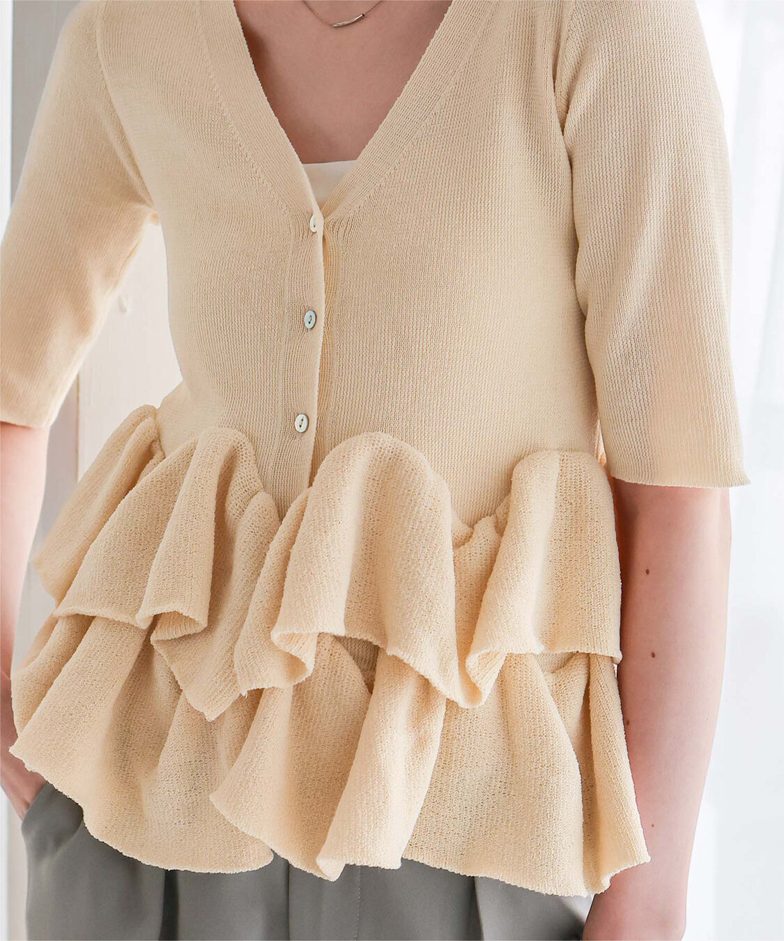 titivate「ハーフスリーブフリルヘムニットカーディガン」|ニット・セーター|