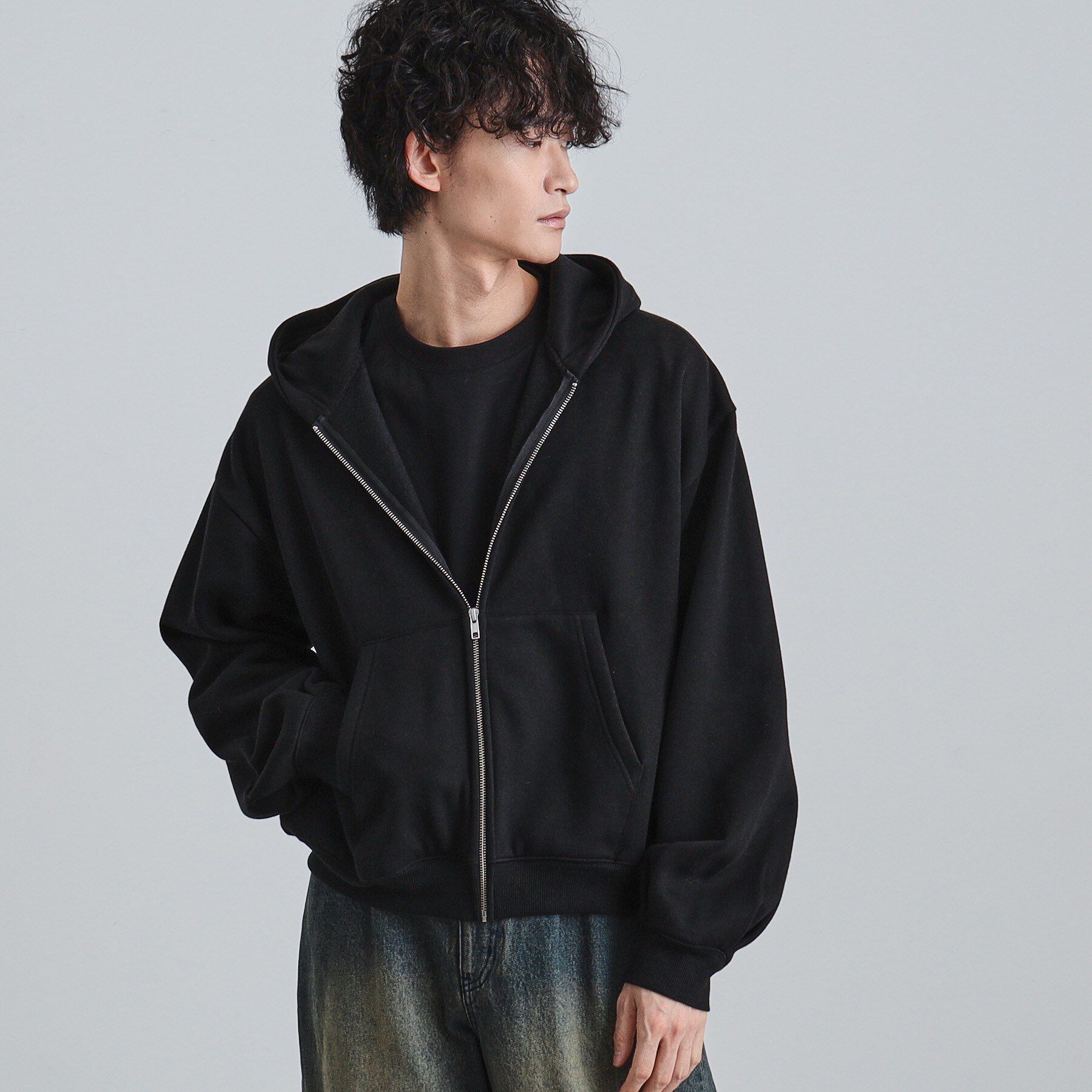 tk.TAKEO KIKUCHI「ボリュームスリーブジップパーカ」|パーカー|ブラック(019)