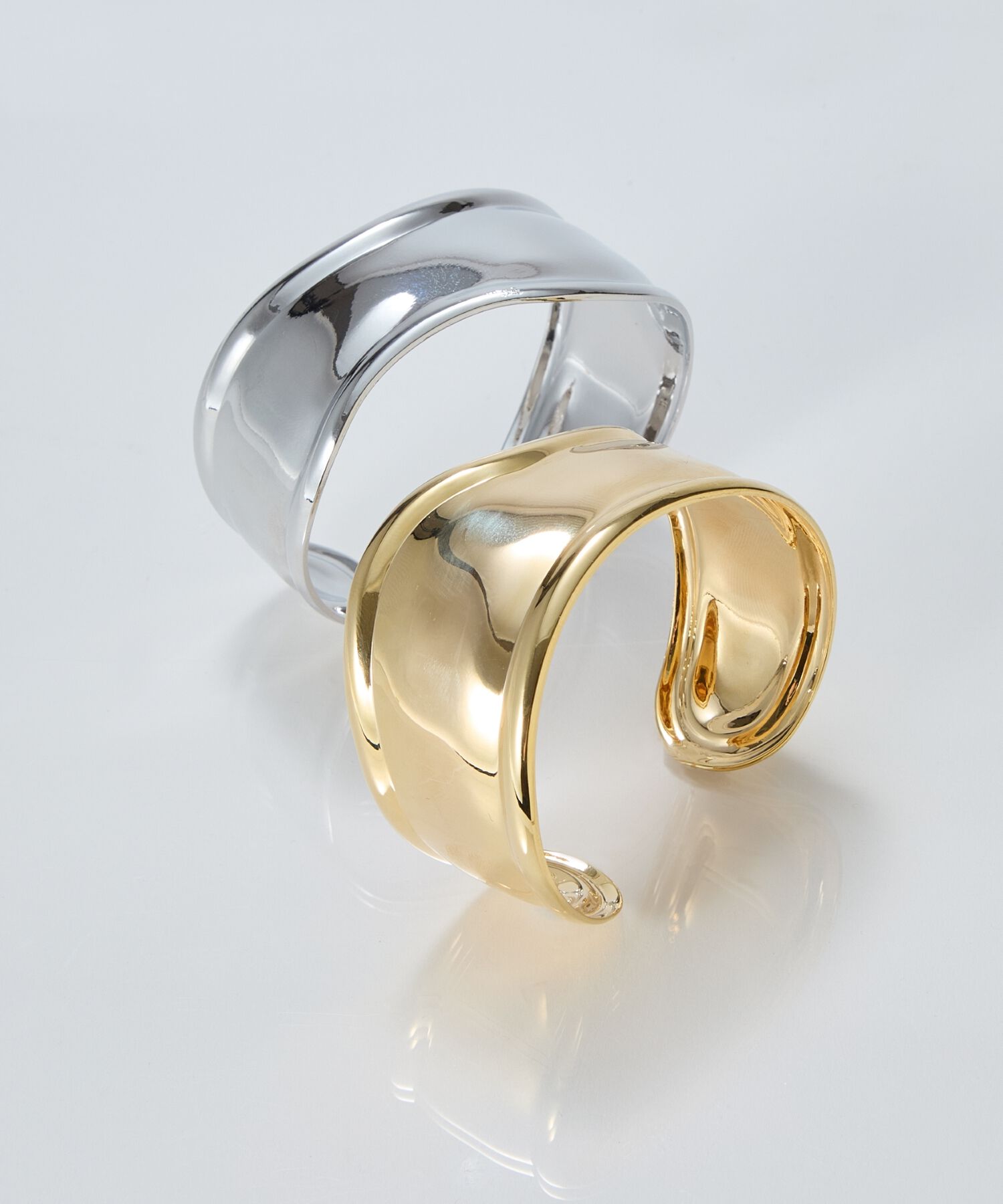 Phoebe「アークカフワイドバングル　ゴールド」|ブレスレット・バングル|