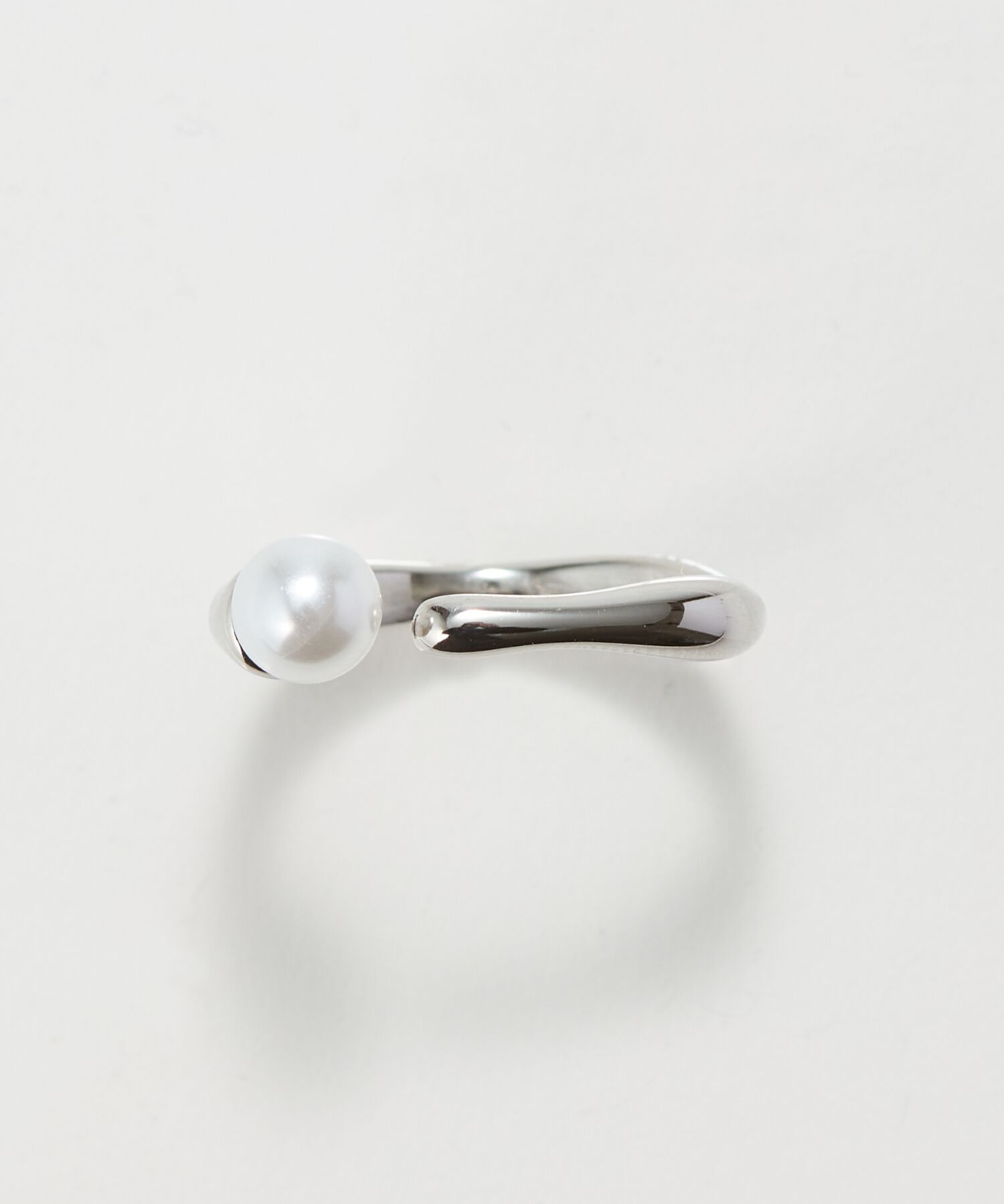 Phoebe「【金属アレルギー対応】ラスターフレームパールカフリング　シルバー/ステンレス/大ぶり/主役級/変形」|リング|