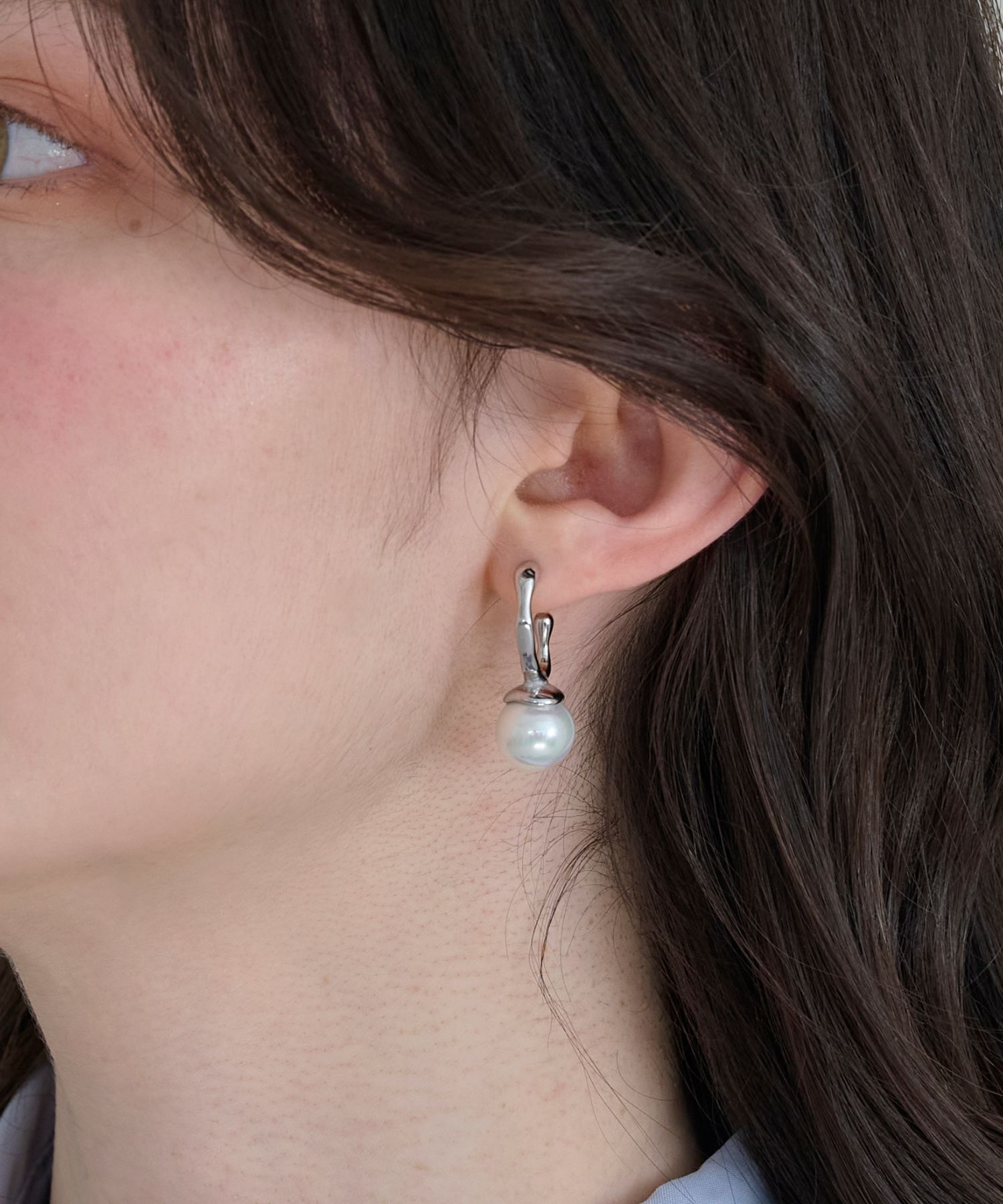 Phoebe「≪雑誌掲載≫【金属アレルギー対応】リップルパールフープピアス　シルバー/ステンレス」|ピアス|シルバー