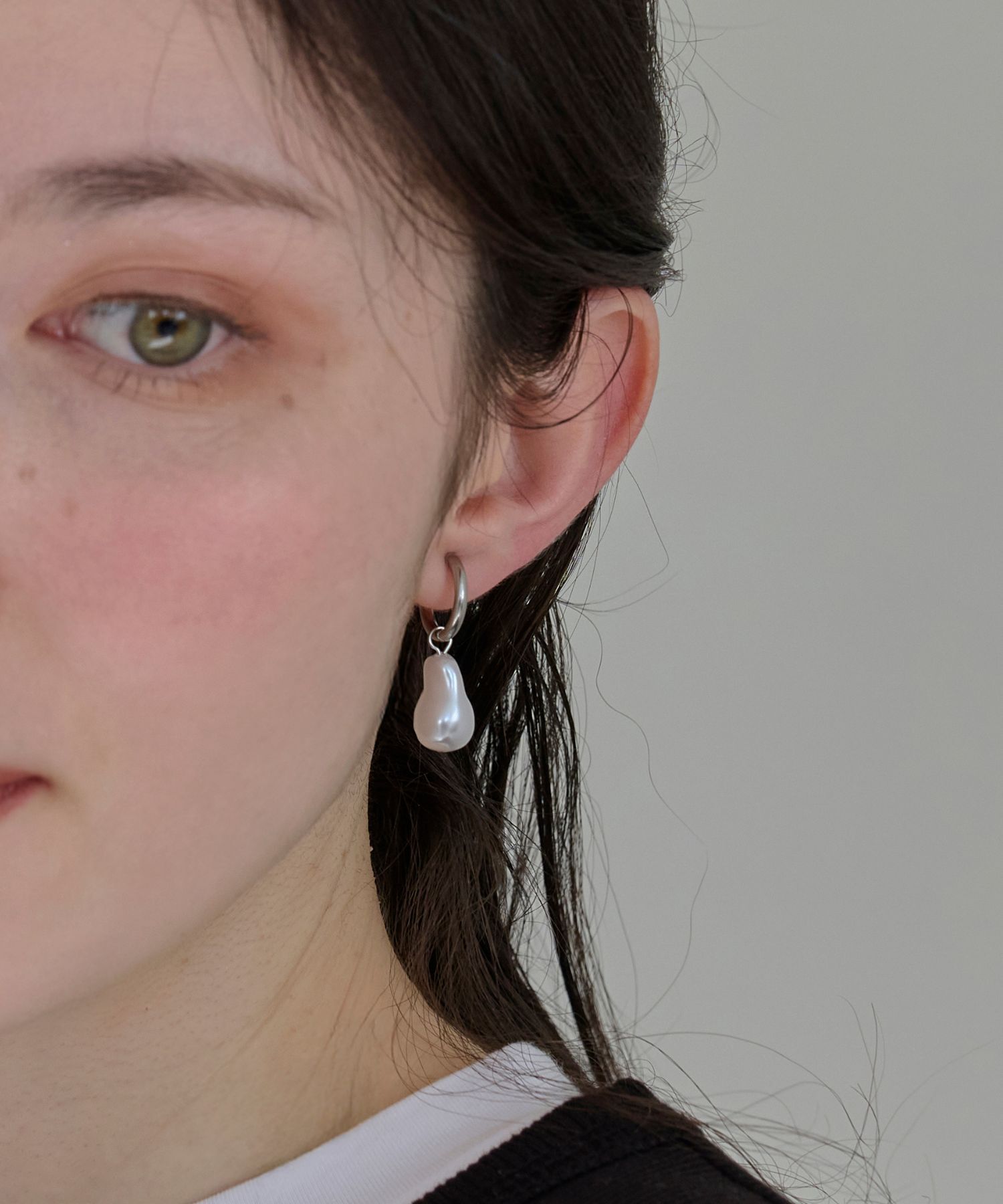 Phoebe「【金属アレルギー対応】バランスバロックパールフープイヤリング　シルバー/ステンレス/大ぶり/主役級」|イヤリング|シルバー