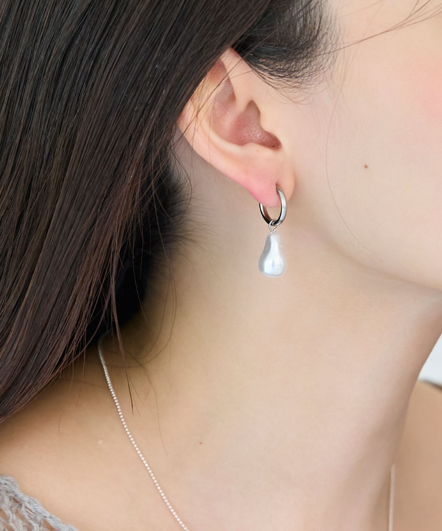 Phoebe「【金属アレルギー対応】バランスバロックパールフープイヤリング　シルバー/ステンレス/大ぶり/主役級」|イヤリング|