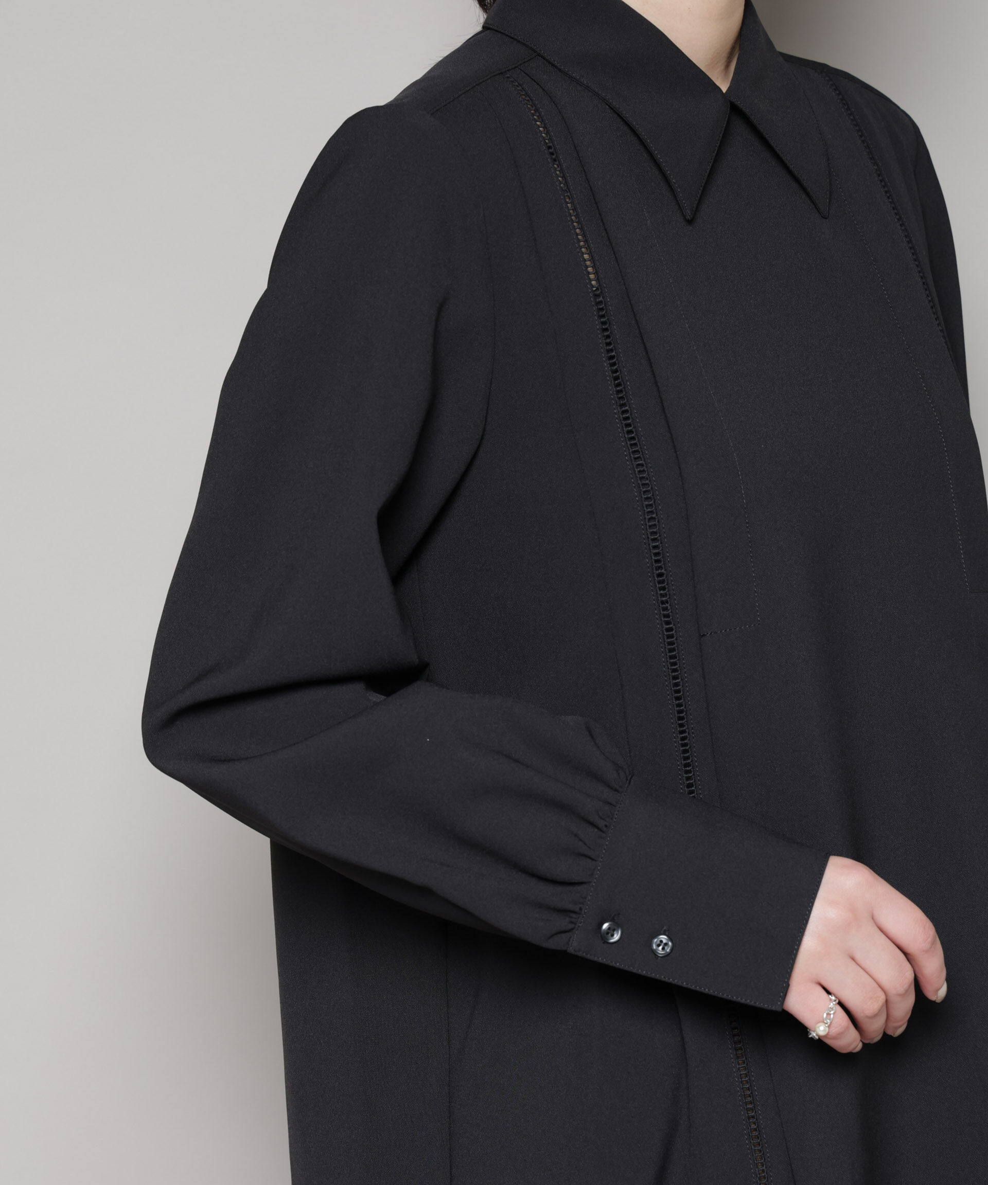 nano･universe「ダブルクロス衿付きハシゴレースブラウス」|シャツ・ブラウス|