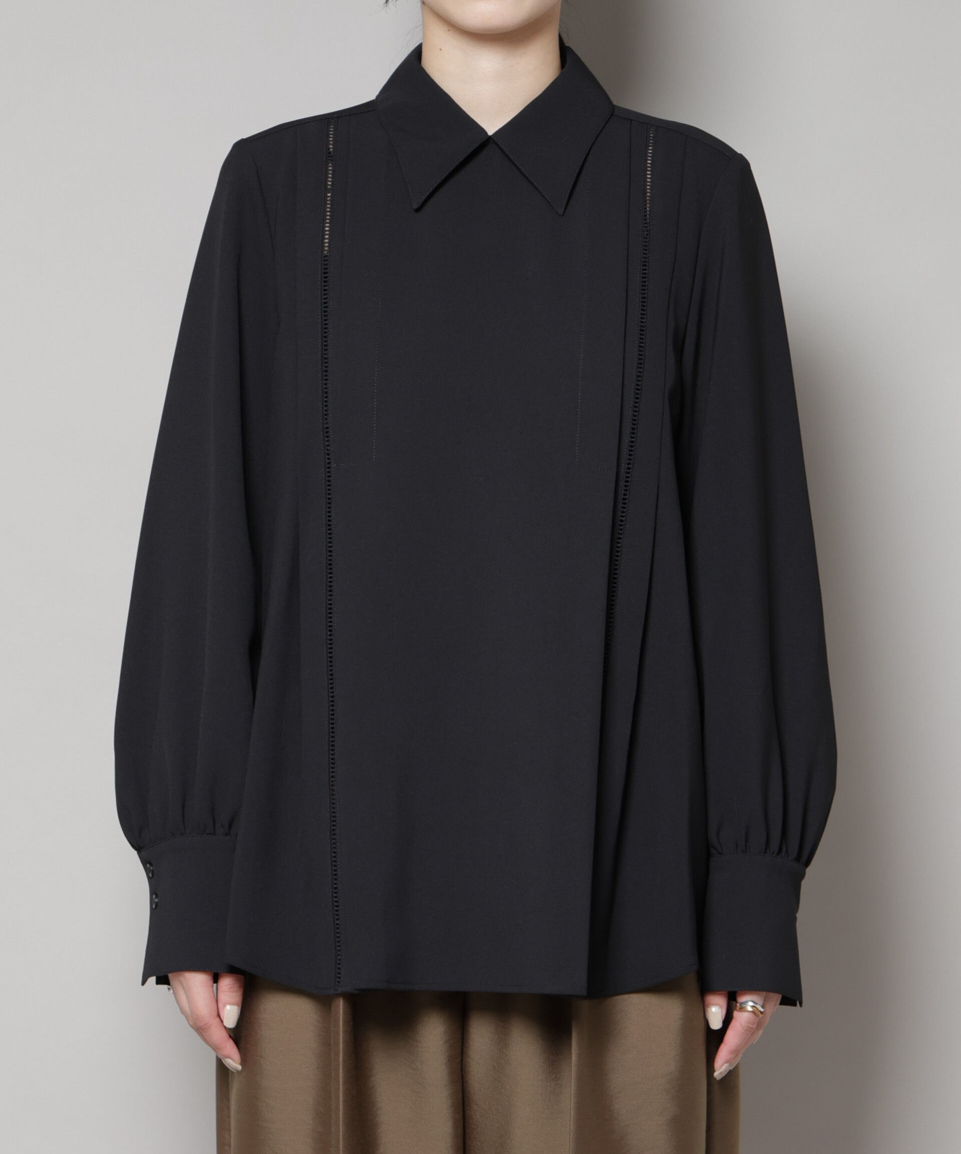 nano･universe「ダブルクロス衿付きハシゴレースブラウス」|シャツ・ブラウス|