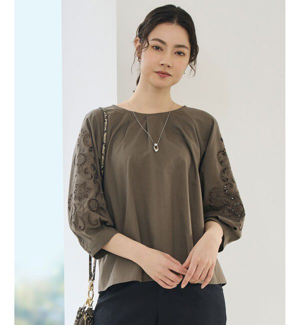自由区「【SHIHOさん着用】エンブロイダリーブロードパフスリーブ ブラウス」|シャツ・ブラウス|カーキ