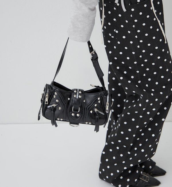  「【WEB限定】スタッズジップショルダーバッグ」|ショルダー・メッセンジャー|