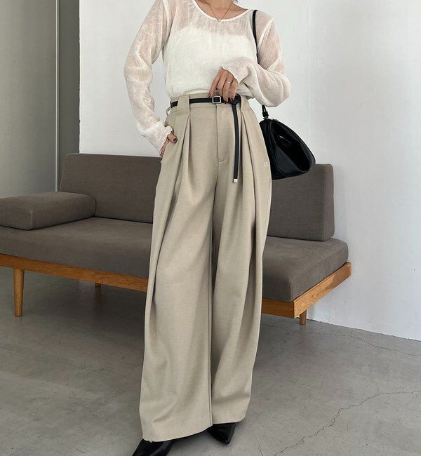  「〈C.L〉レザーベルト付変形タックパンツ」|チノ|