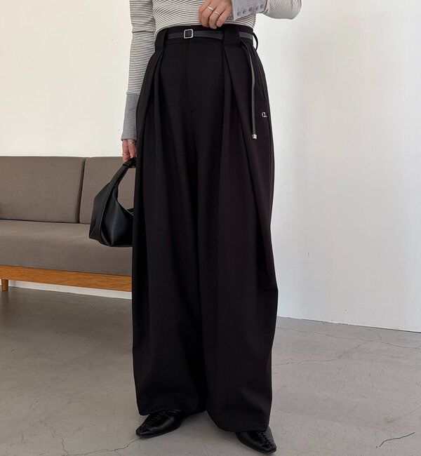  「〈C.L〉レザーベルト付変形タックパンツ」|チノ|