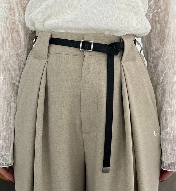  「〈C.L〉レザーベルト付変形タックパンツ」|チノ|