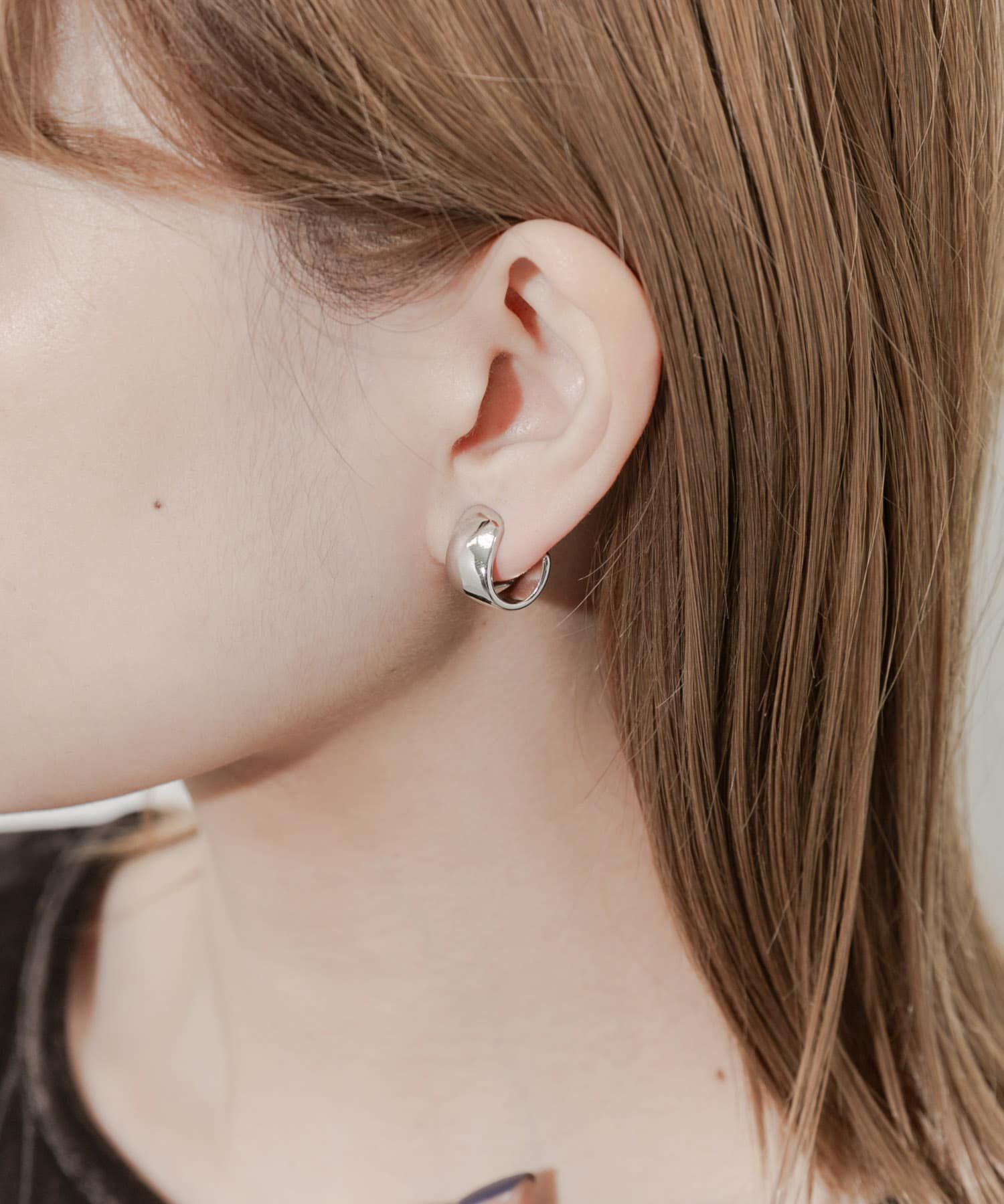 SMELLY「メタルワイドカーブイヤリング」|イヤリング|