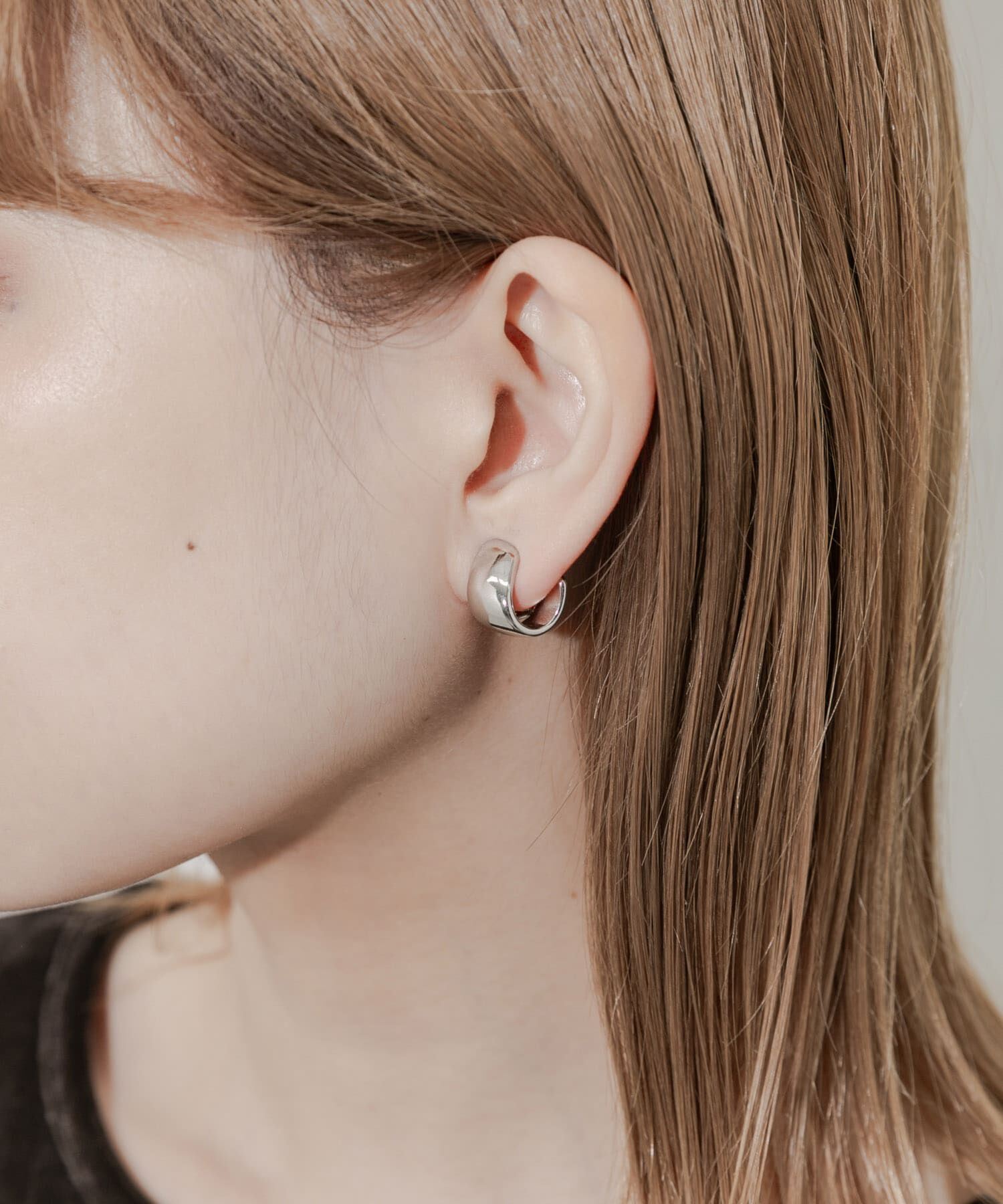 SMELLY「メタルワイドカーブイヤリング」|イヤリング|