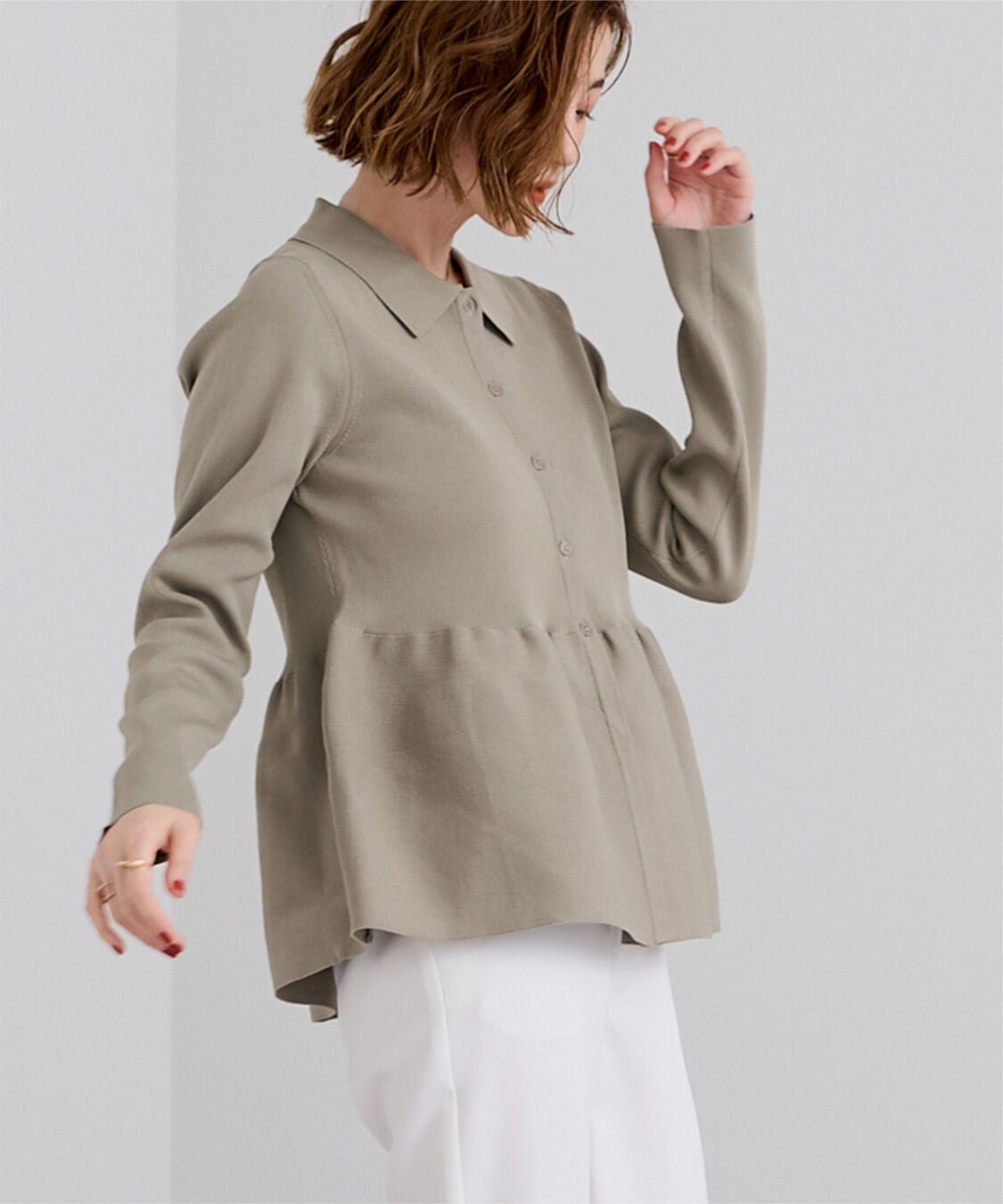 ur's「ウエストペプラムポロニットカーディガン」|ニット・セーター|グレージュ