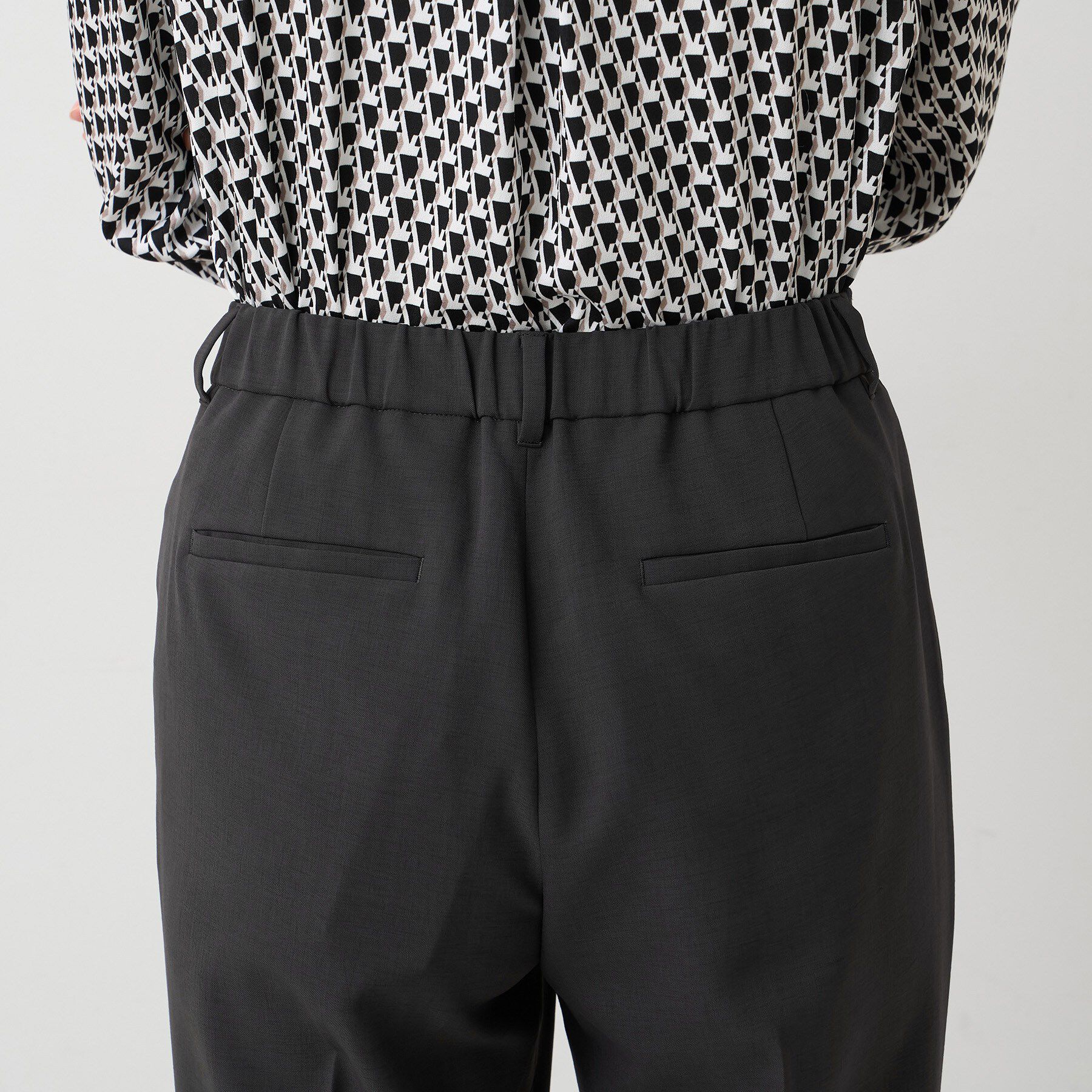 UNTITLED「エアリータックテーパードパンツ」|その他|