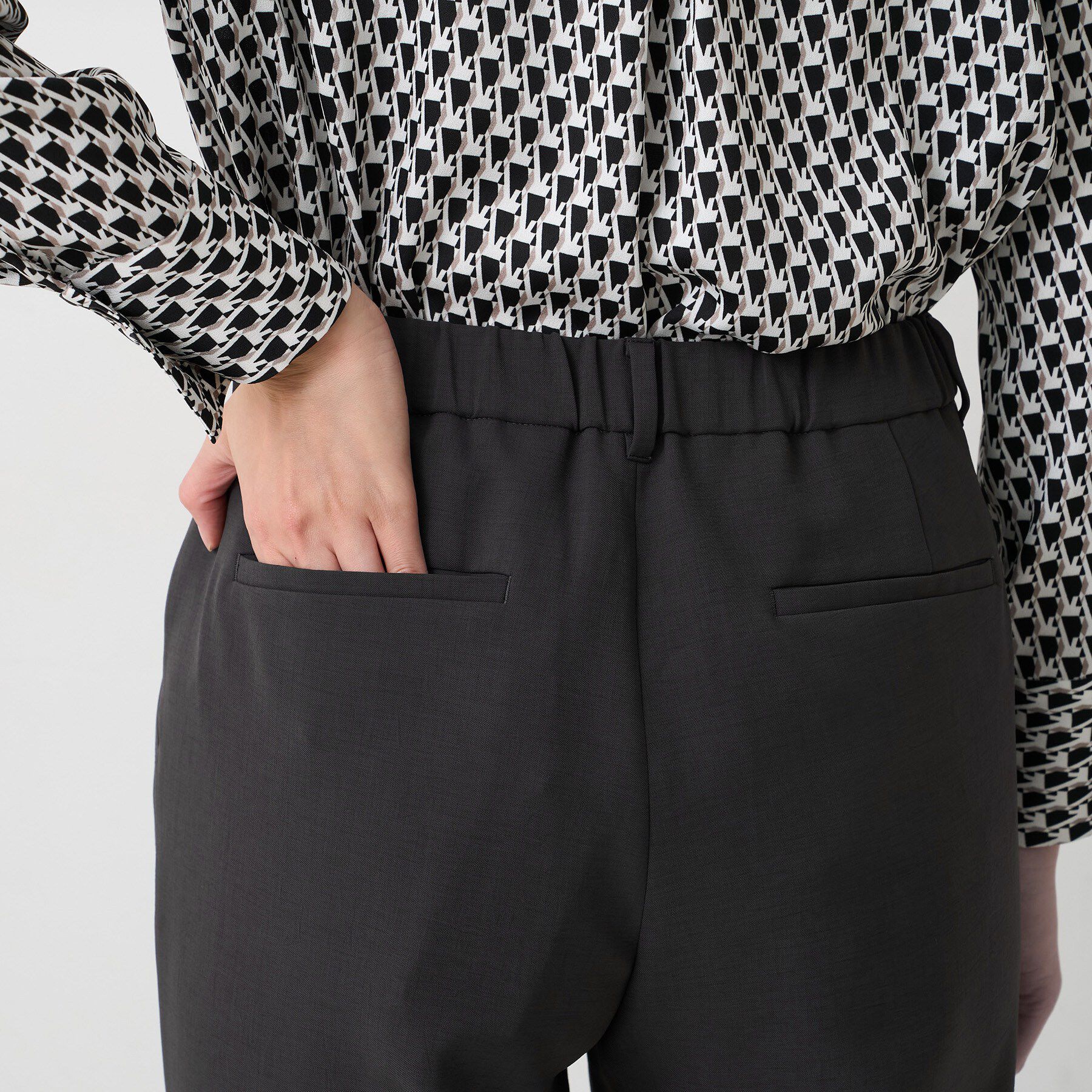 UNTITLED「エアリータックテーパードパンツ」|その他|