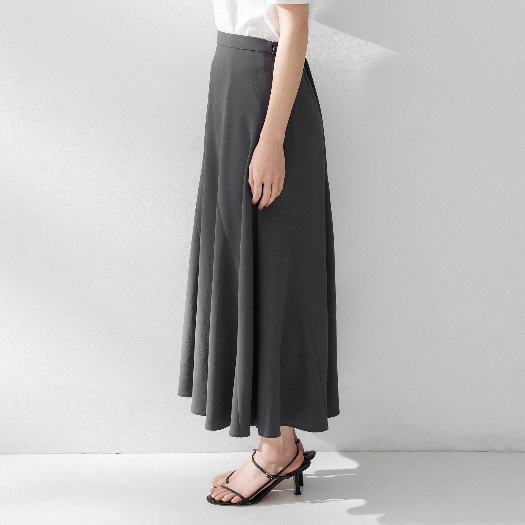 UNTITLED「【夏の名品セットアップが今年も登場！/はっ水/遮熱】リラクミスト フレアスカート」|スカート|