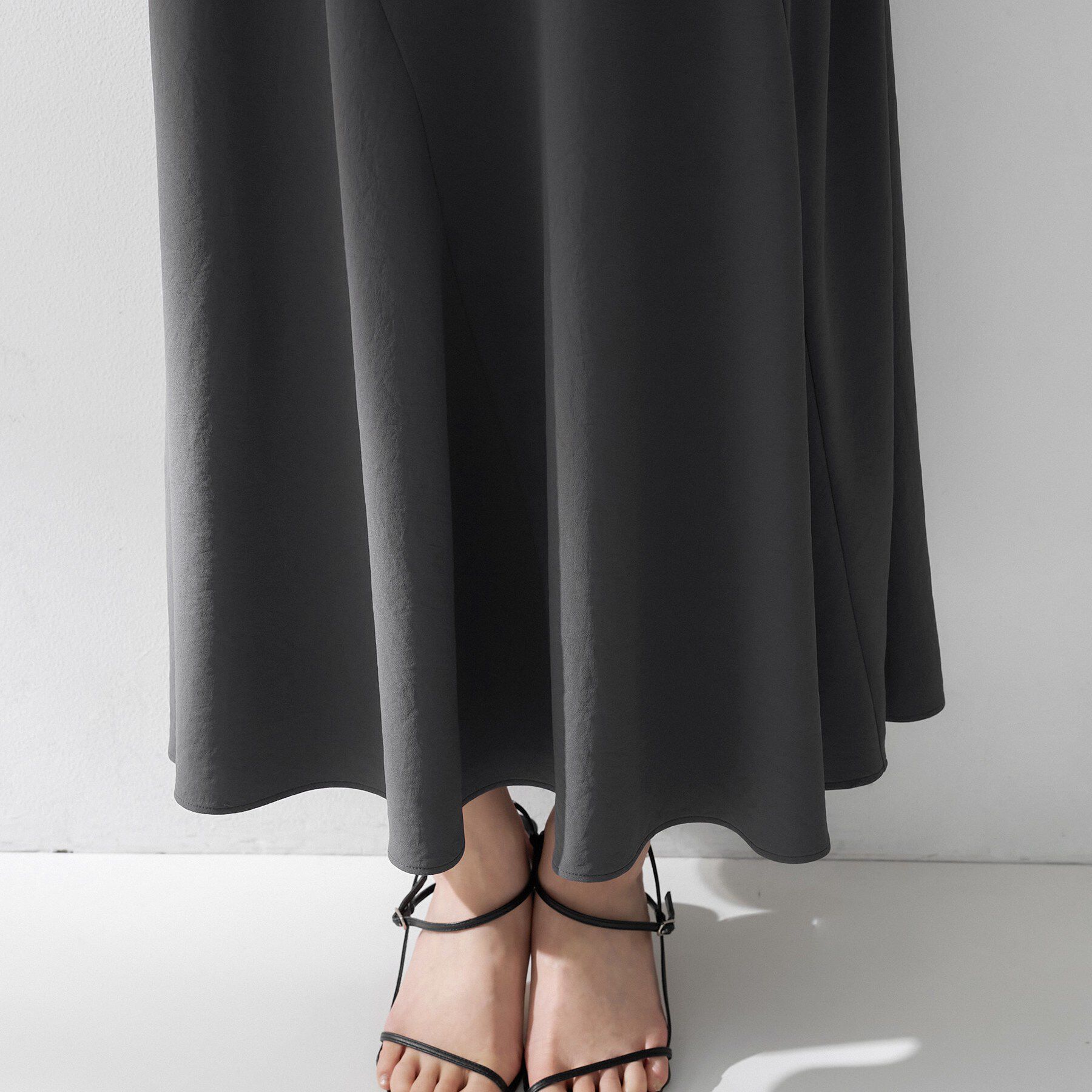 UNTITLED「【夏の名品セットアップが今年も登場！/はっ水/遮熱】リラクミスト フレアスカート」|スカート|